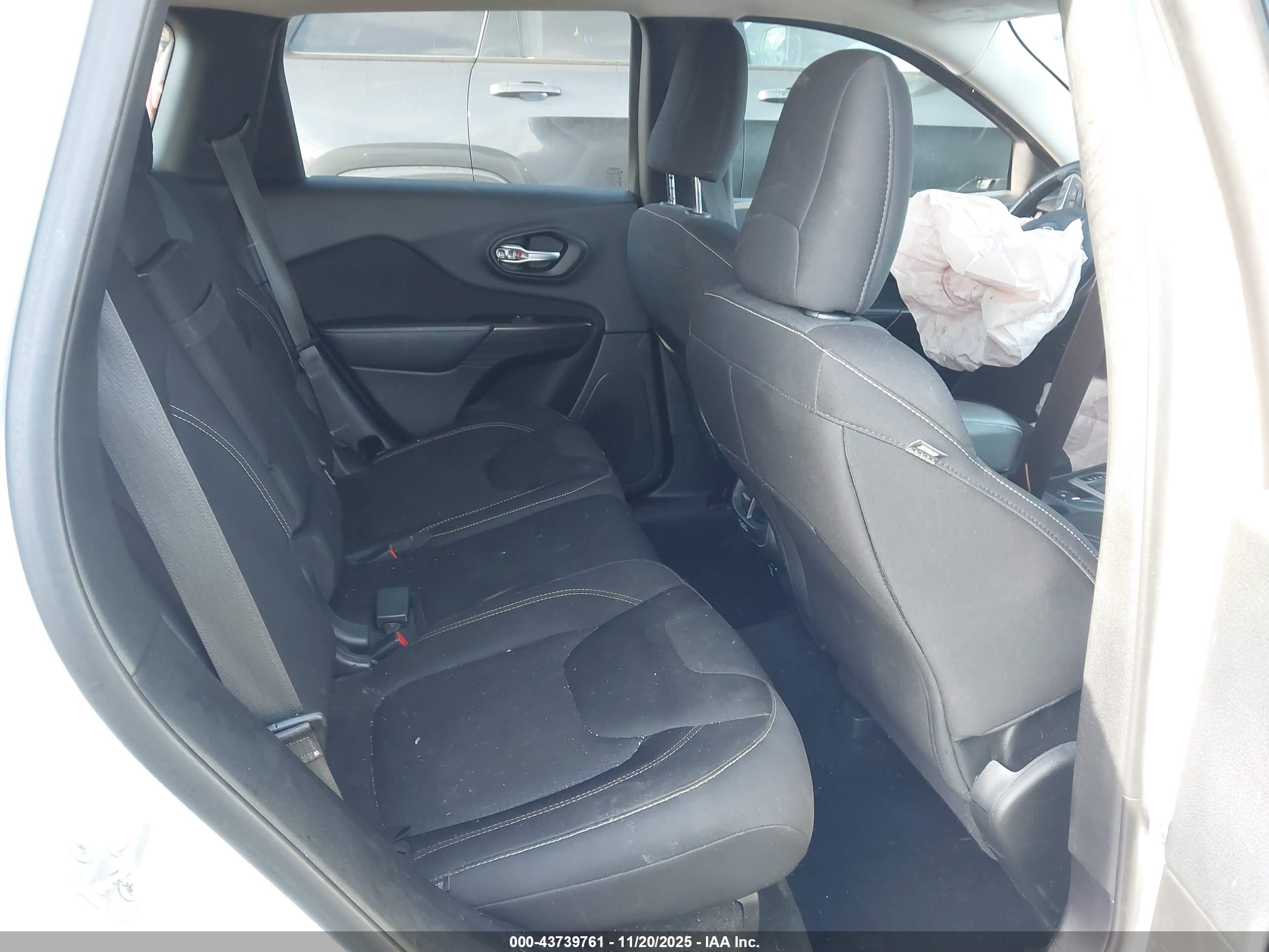JEEP CHEROKEE image 8