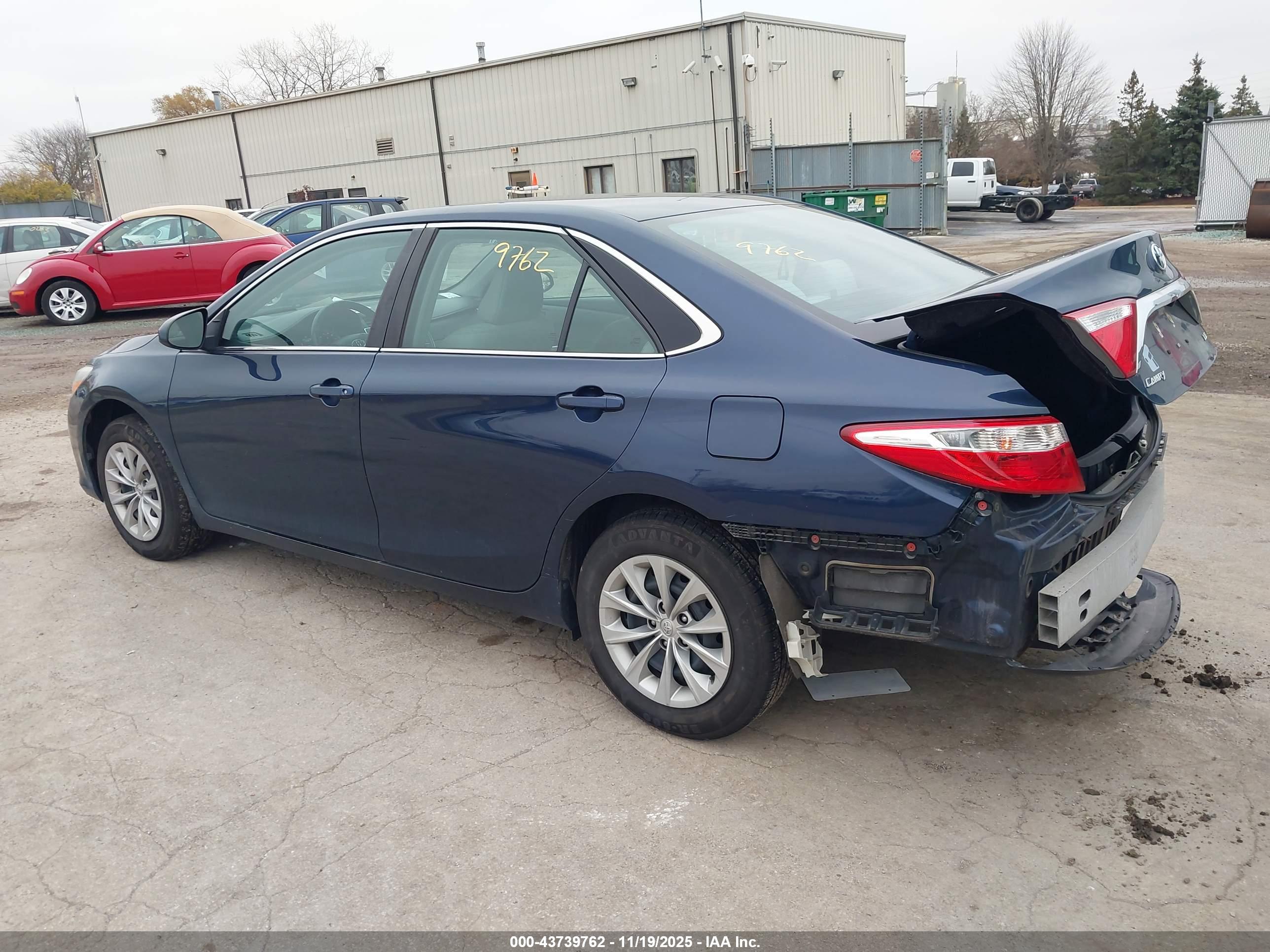 TOYOTA CAMRY image 3
