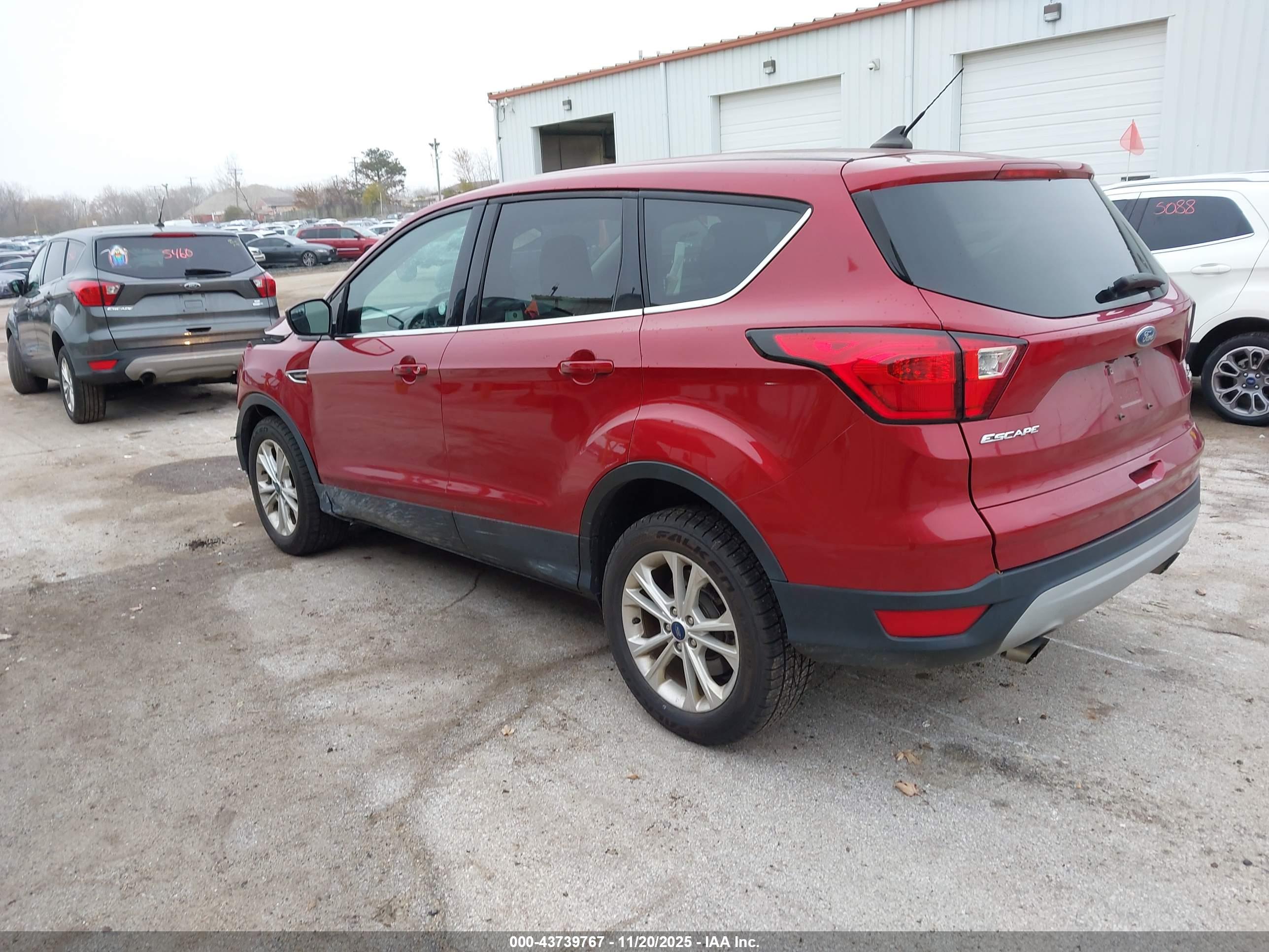 FORD ESCAPE image 3