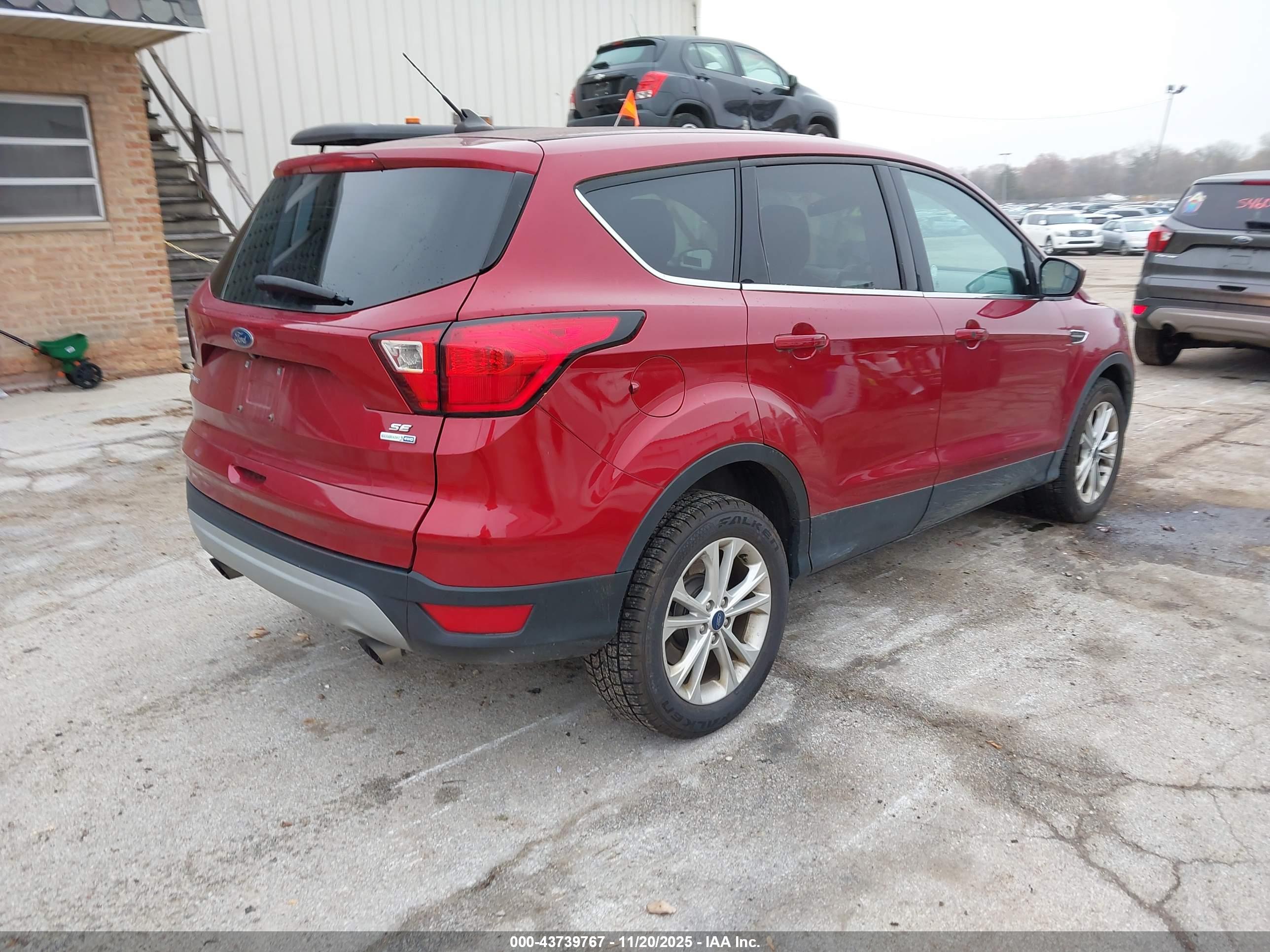 FORD ESCAPE image 4