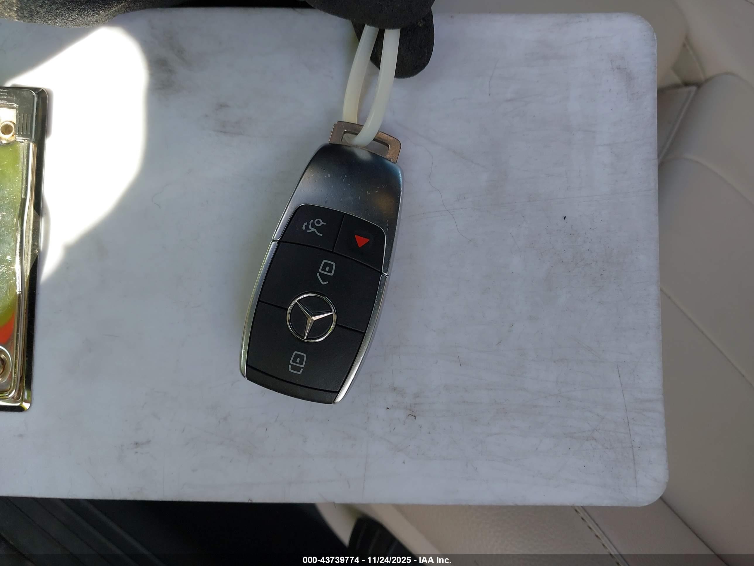 MERCEDES-BENZ A image 11