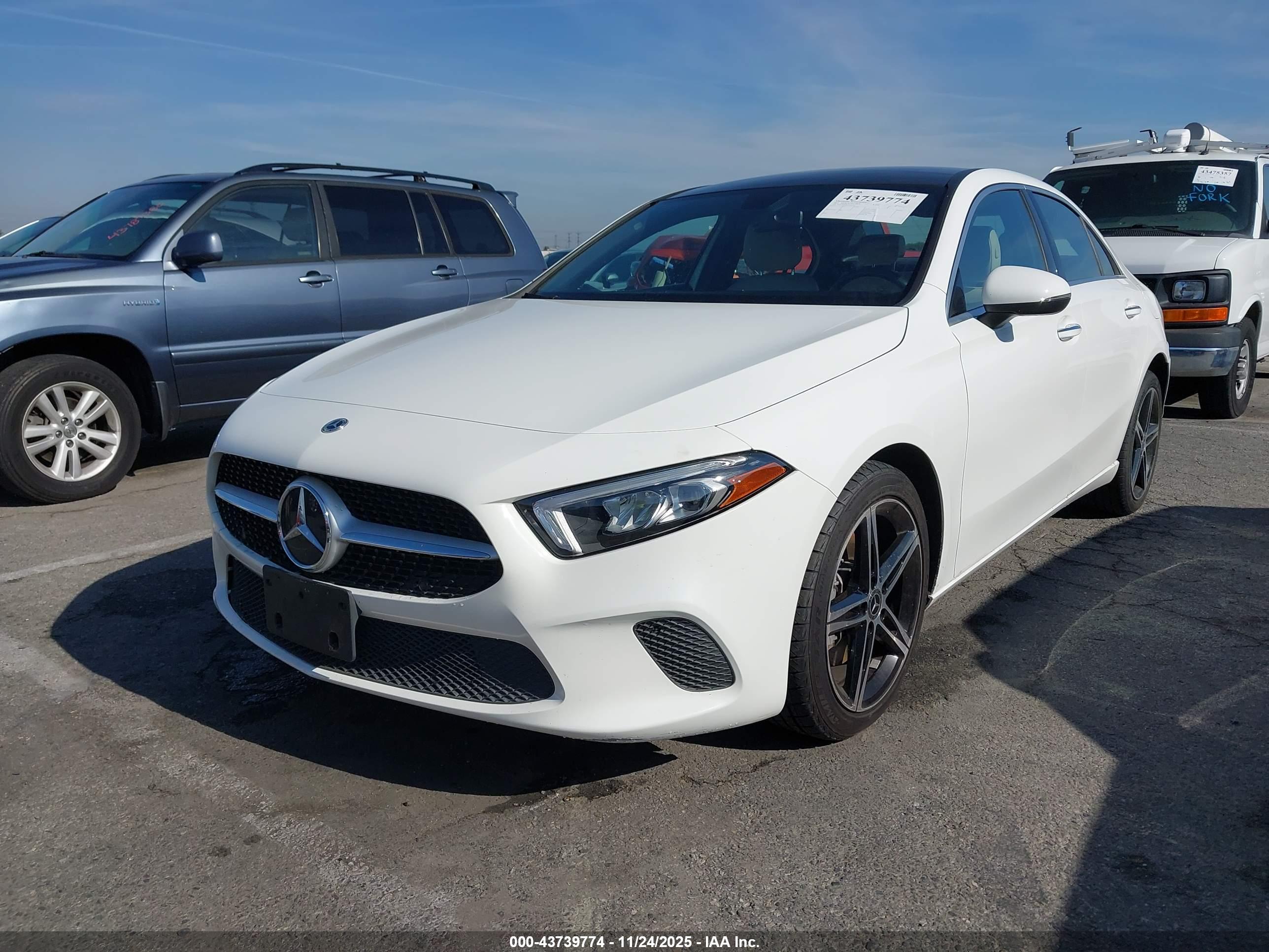 MERCEDES-BENZ A image 2