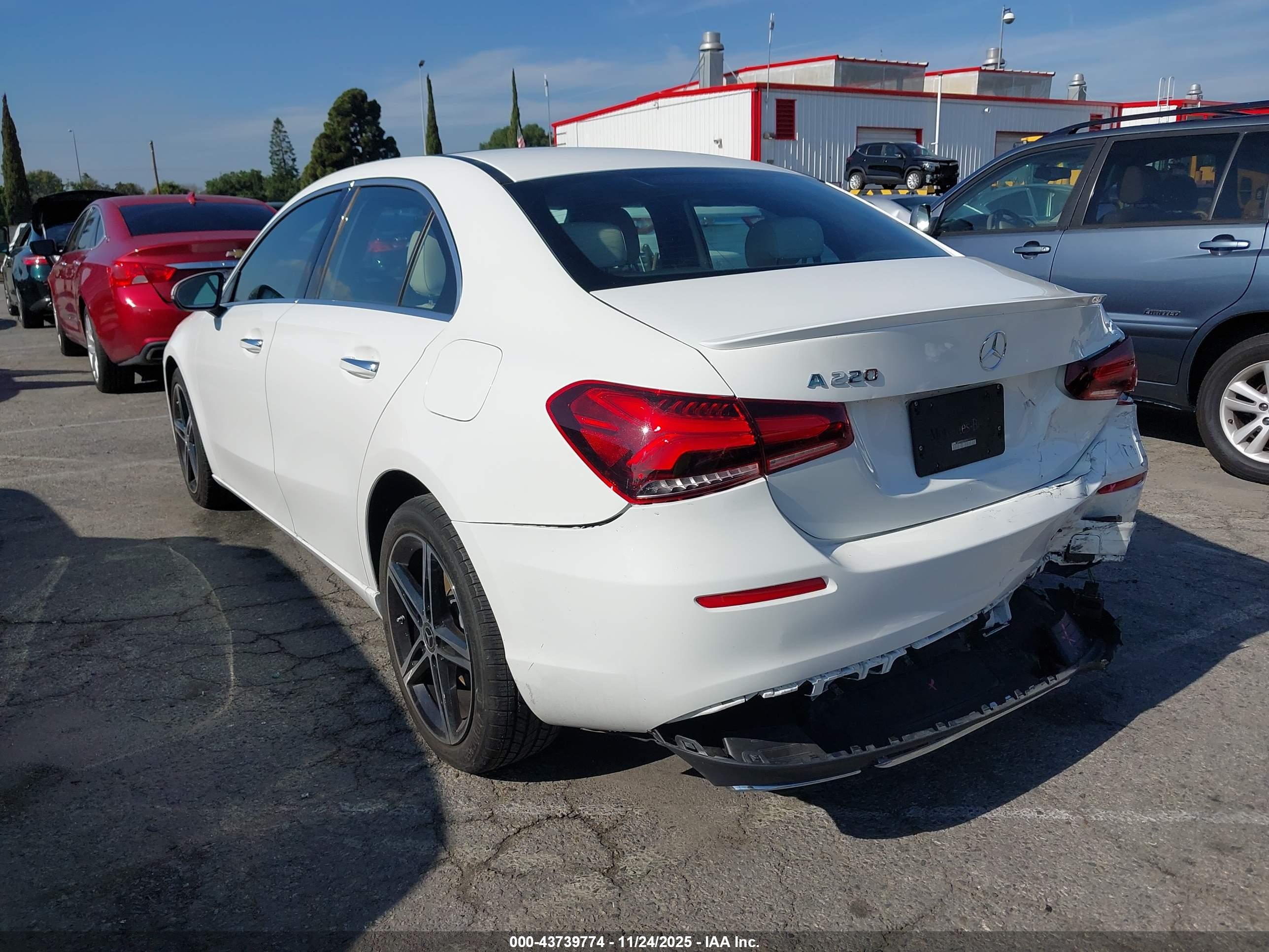 MERCEDES-BENZ A image 3