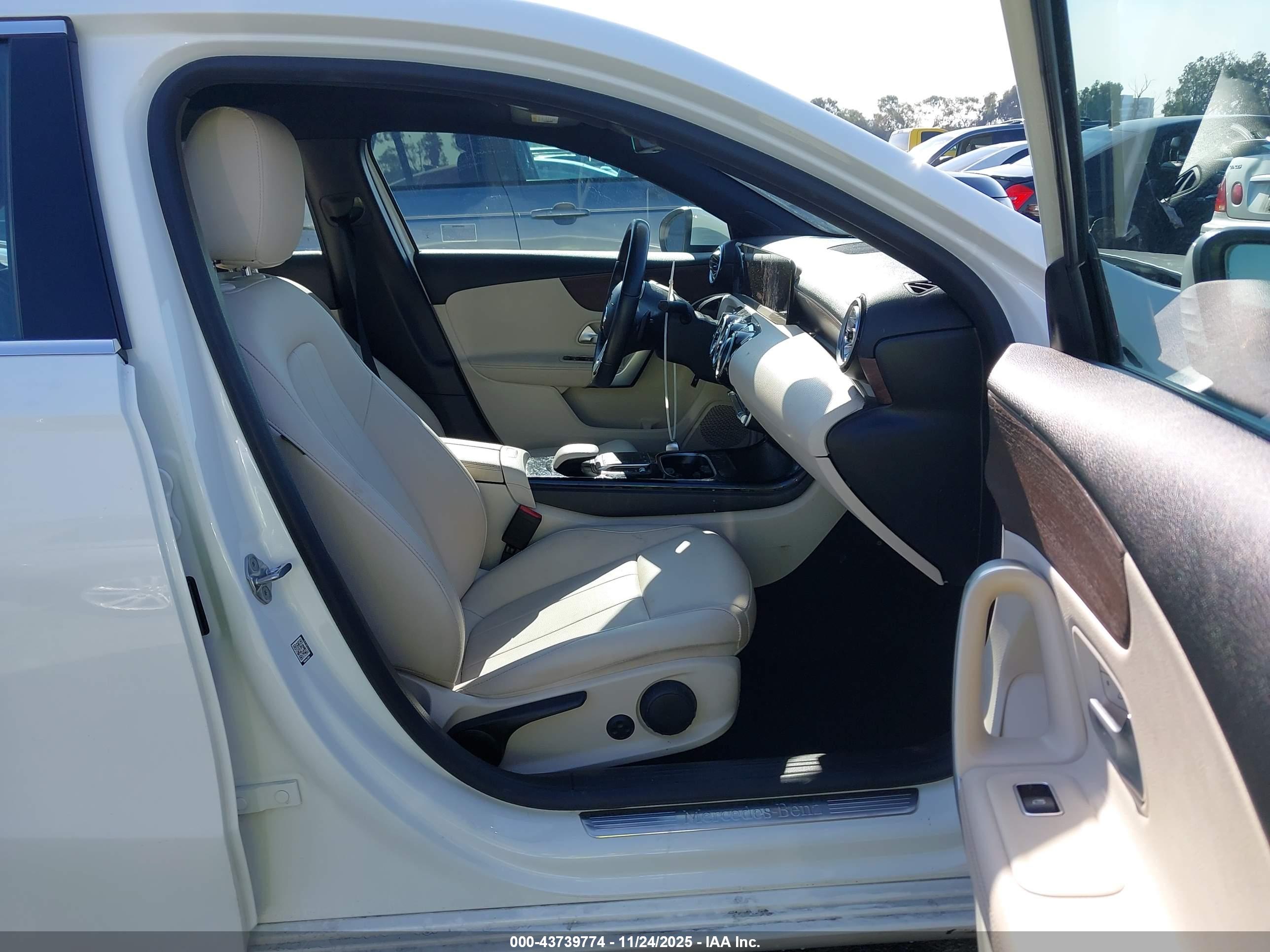 MERCEDES-BENZ A image 5