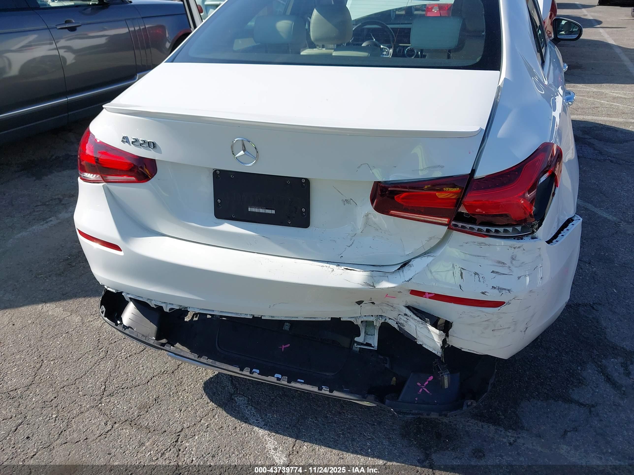 MERCEDES-BENZ A image 6
