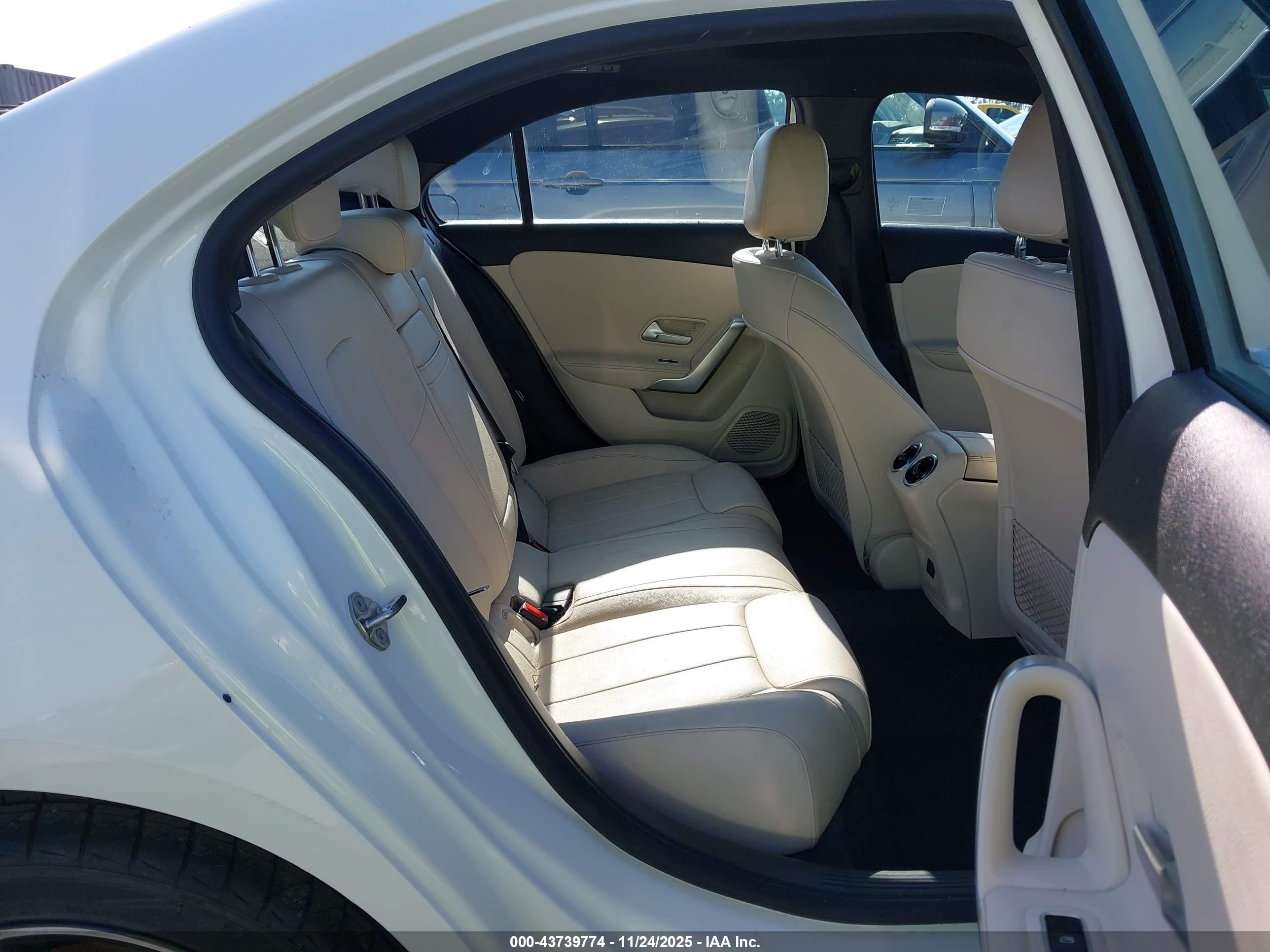 MERCEDES-BENZ A image 8