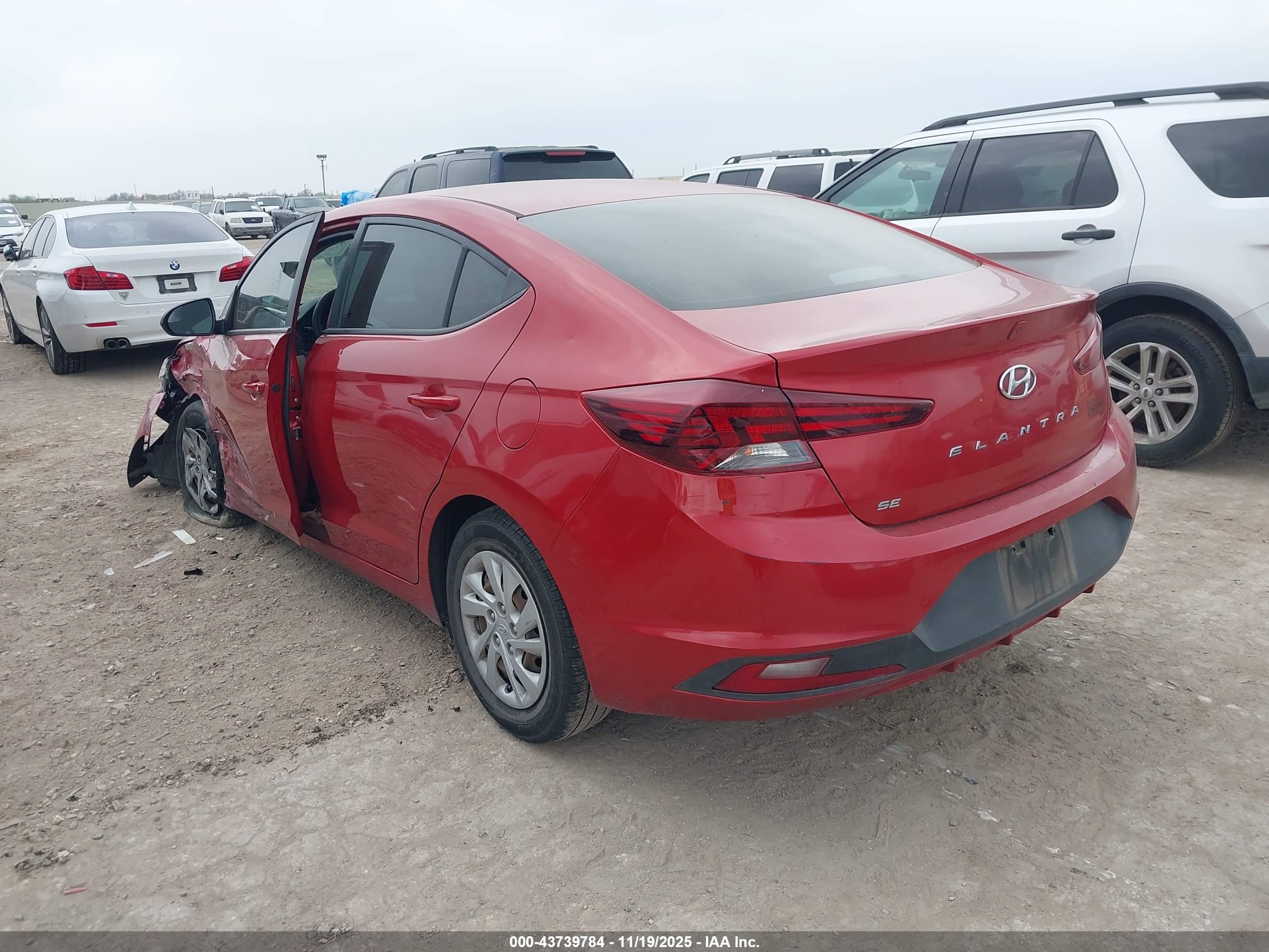 HYUNDAI ELANTRA image 3