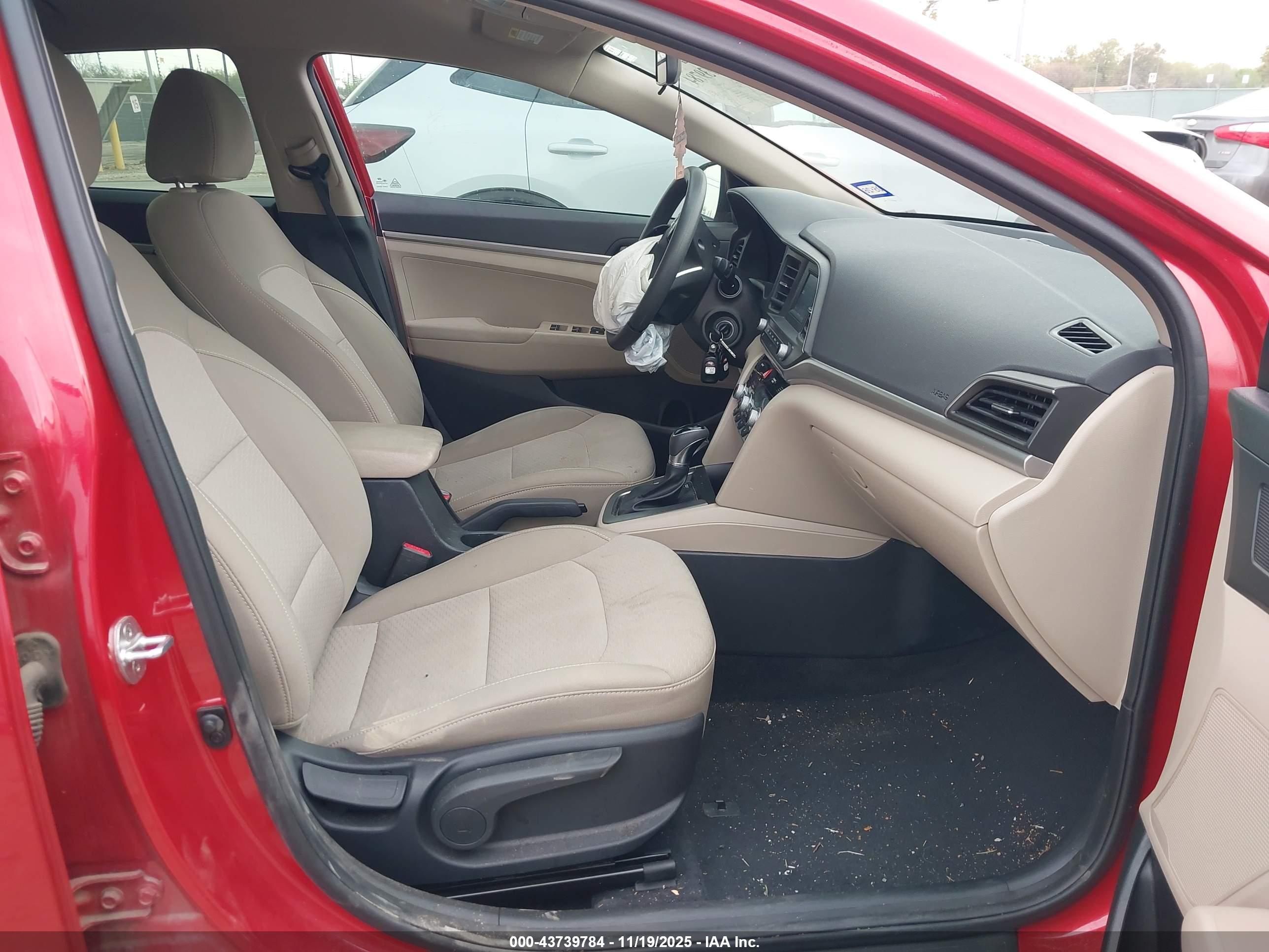 HYUNDAI ELANTRA image 5