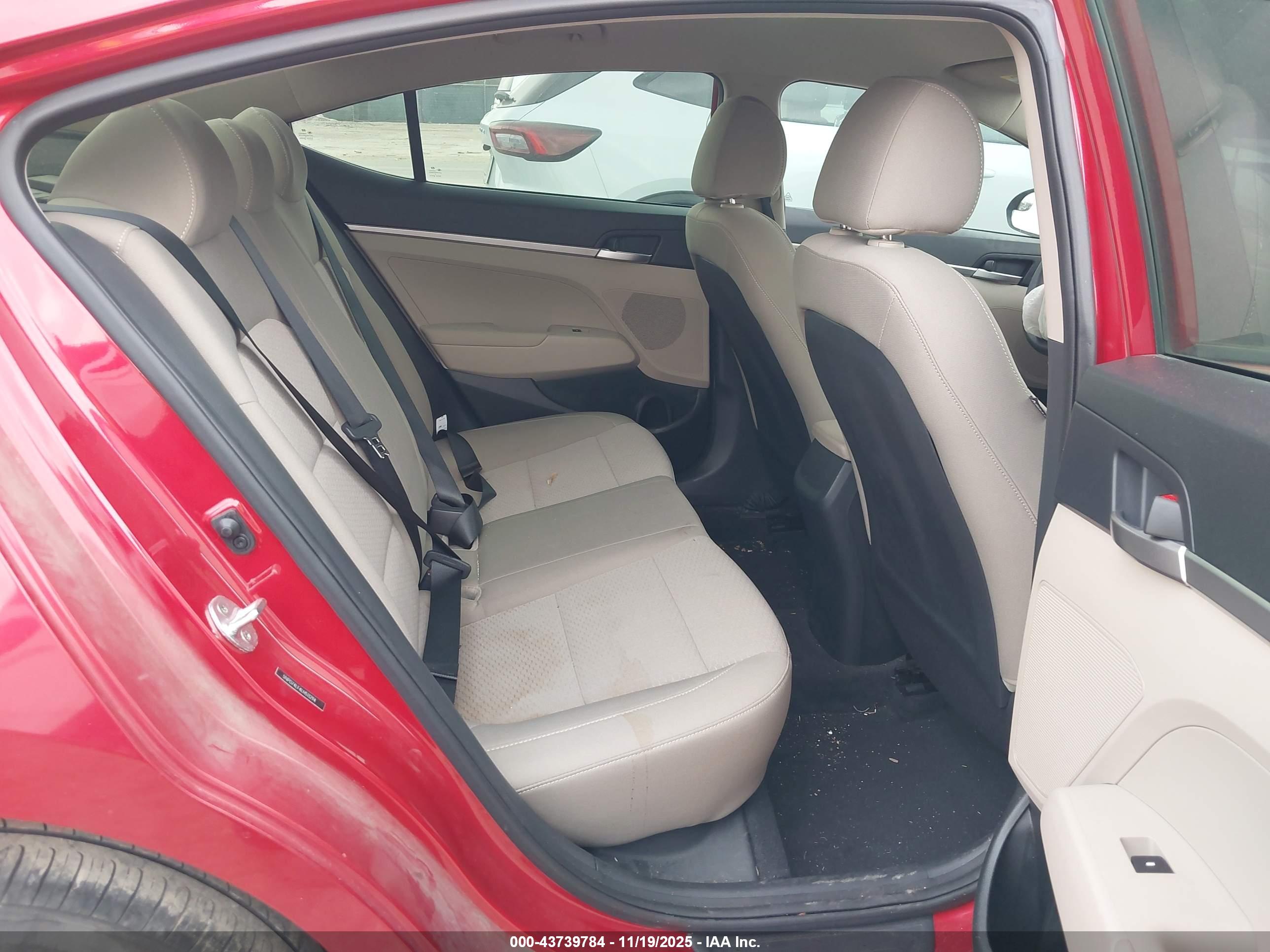 HYUNDAI ELANTRA image 8
