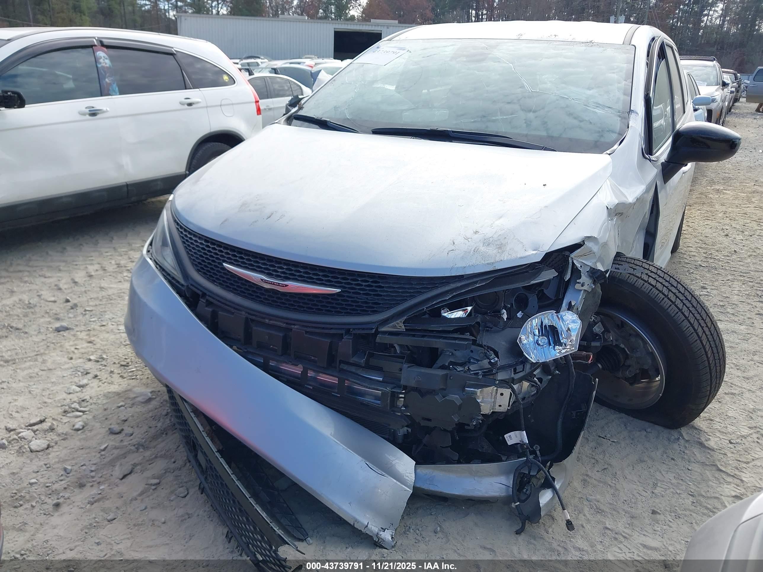 CHRYSLER VOYAGER image 6