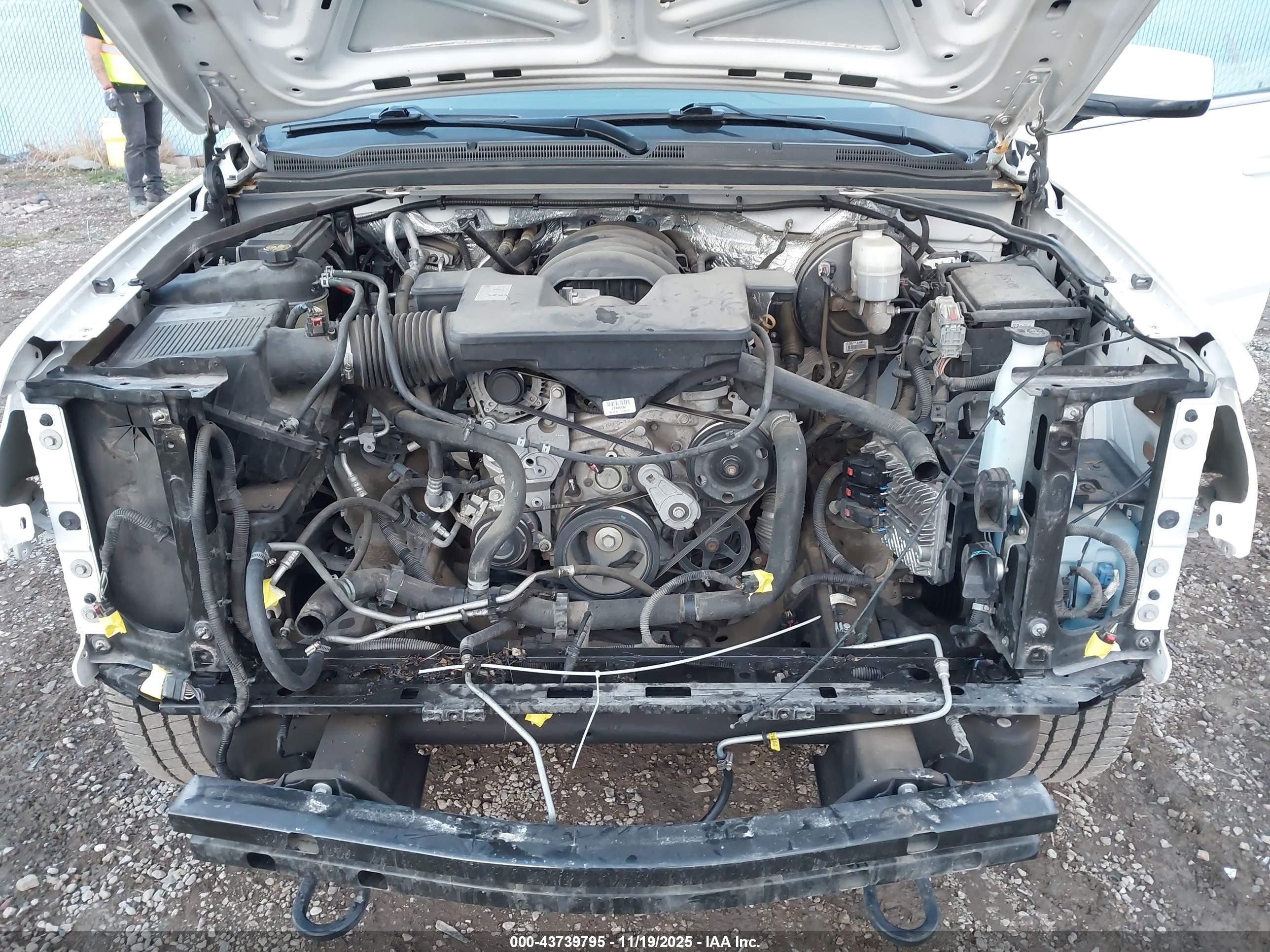 CHEVROLET TAHOE image 10