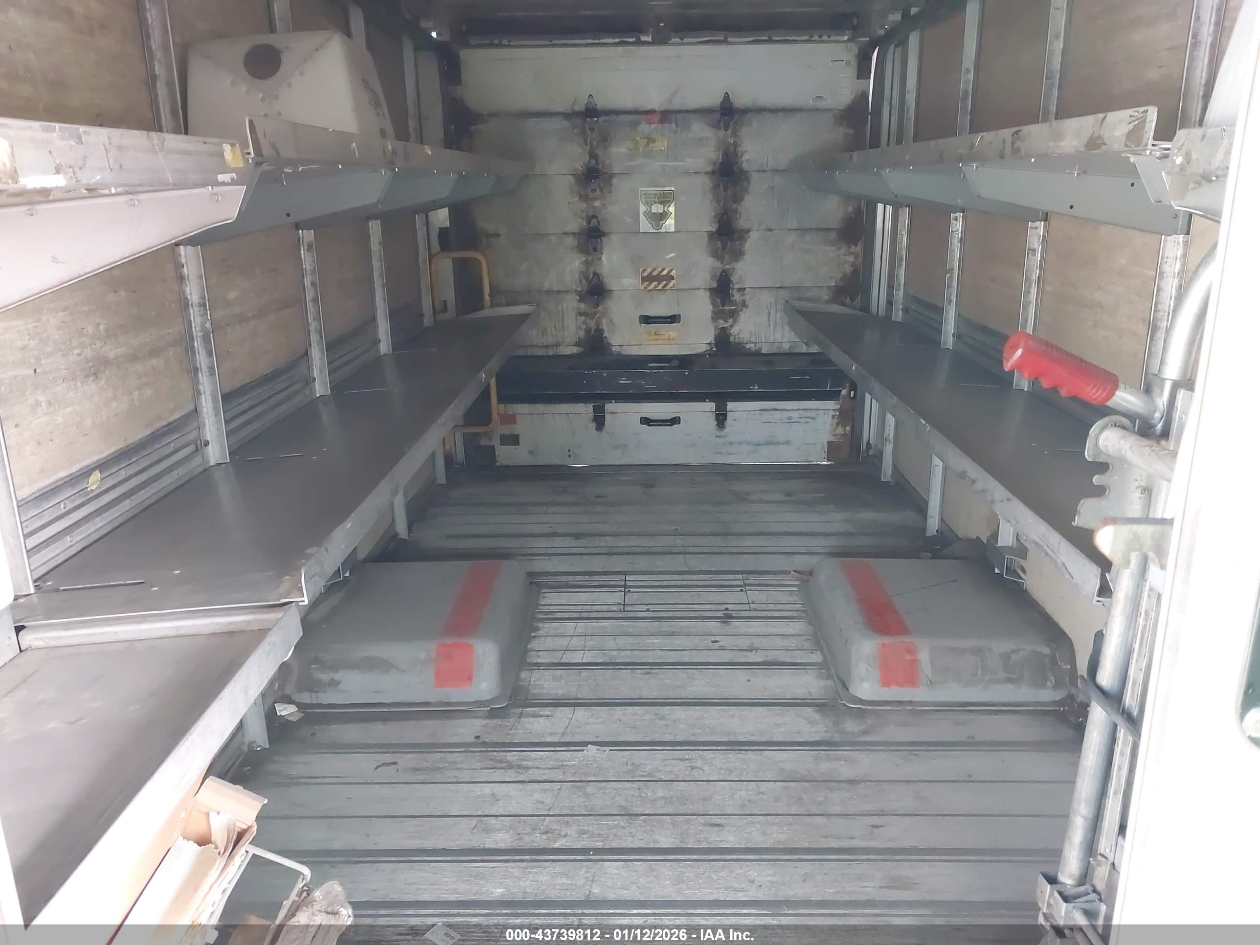 ISUZU COMMERCIAL image 8