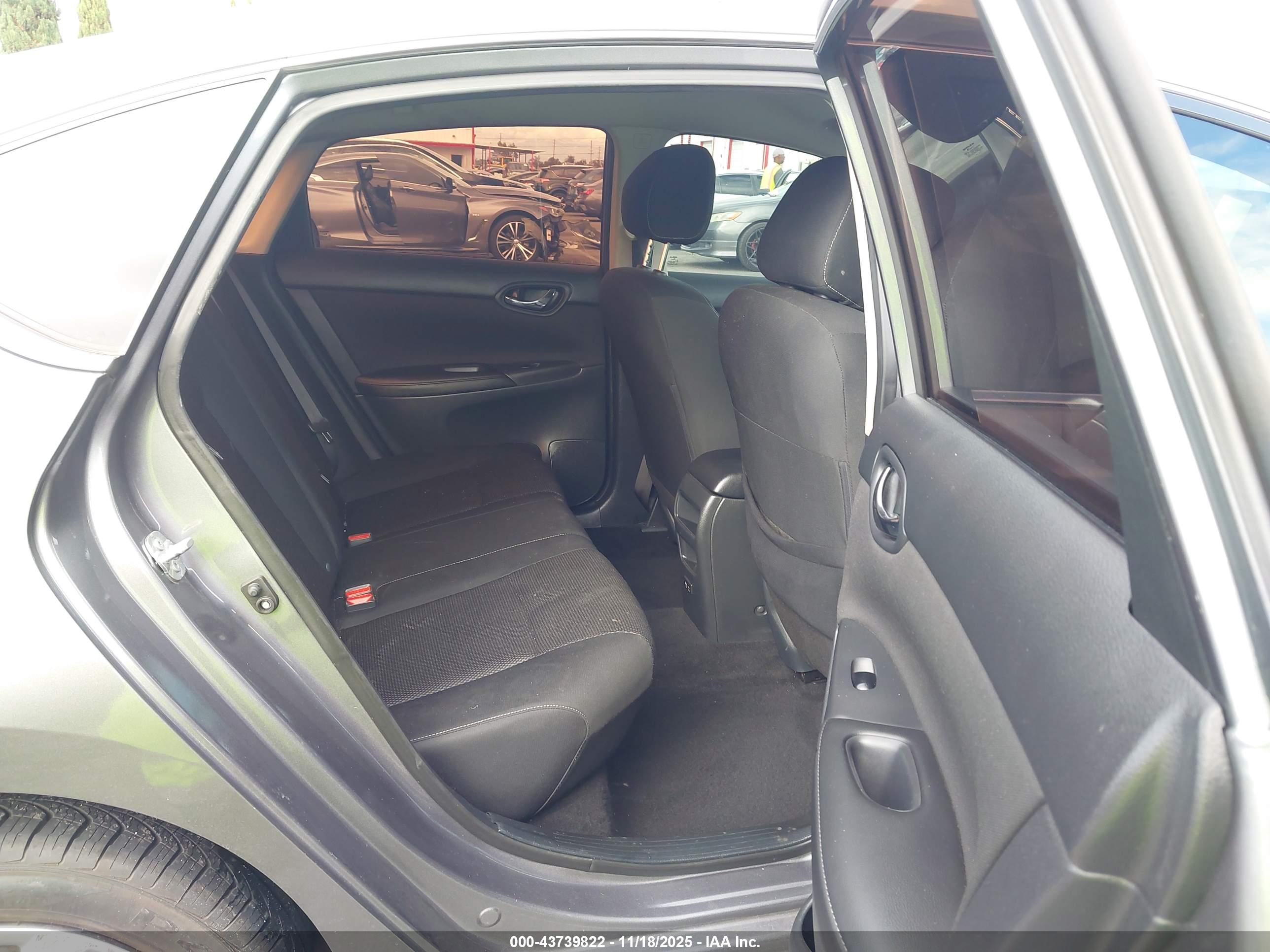 NISSAN SENTRA image 8