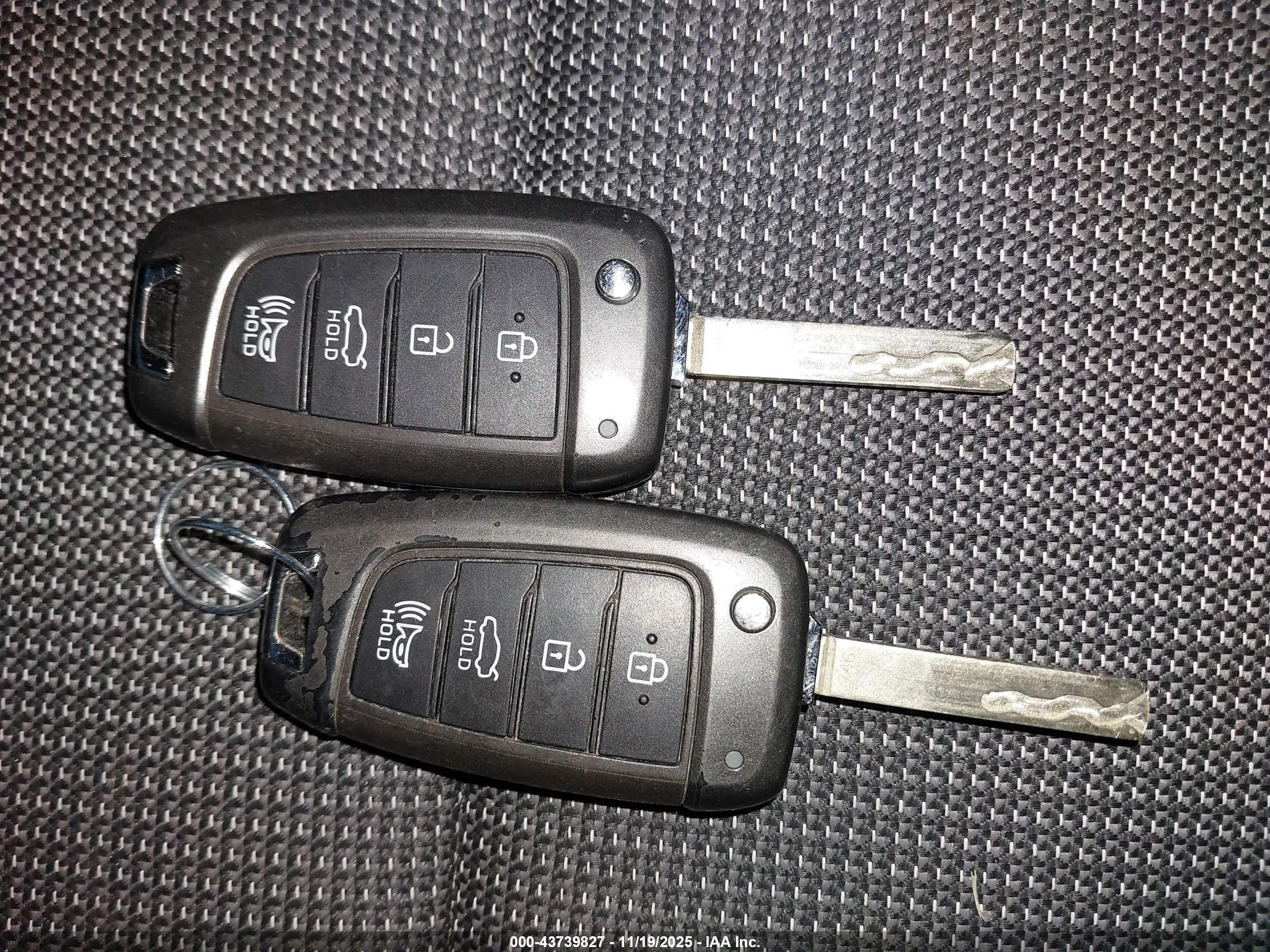 HYUNDAI ACCENT image 11