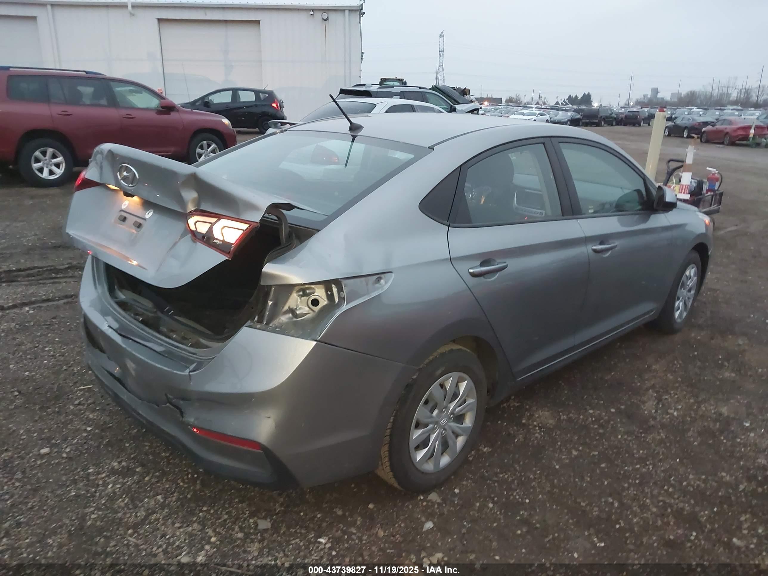 HYUNDAI ACCENT image 4