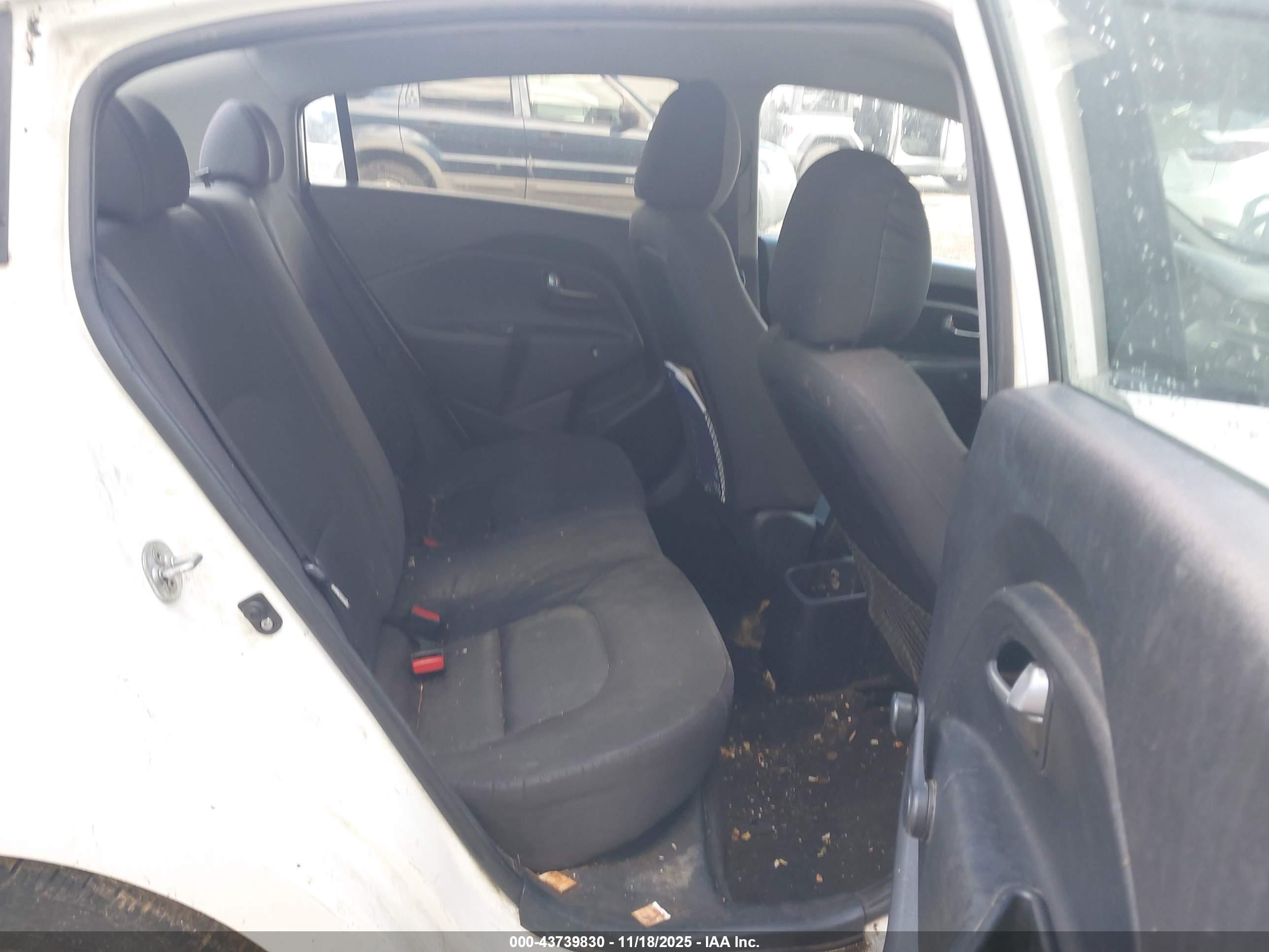 KIA RIO image 8