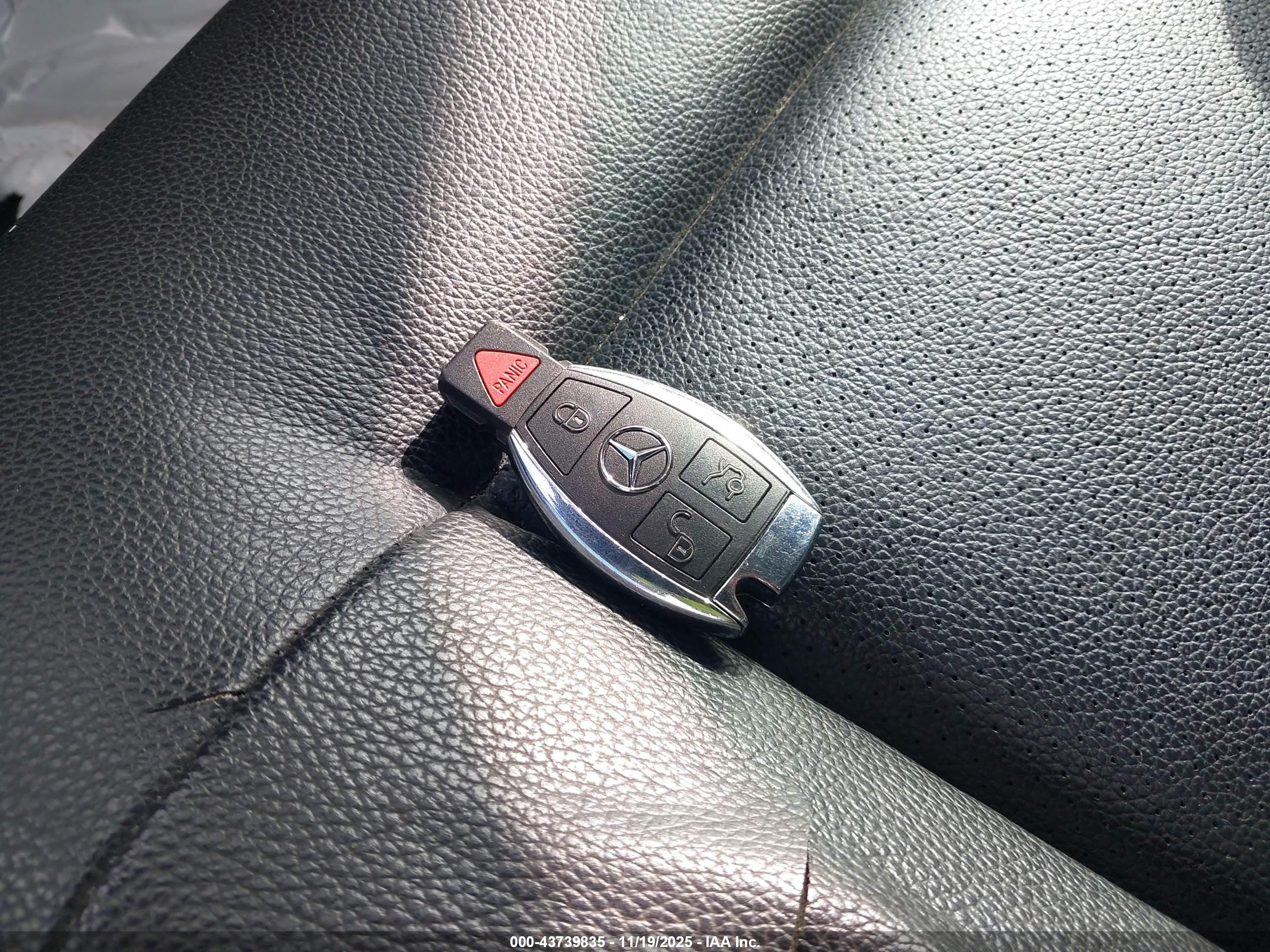 MERCEDES-BENZ E image 11