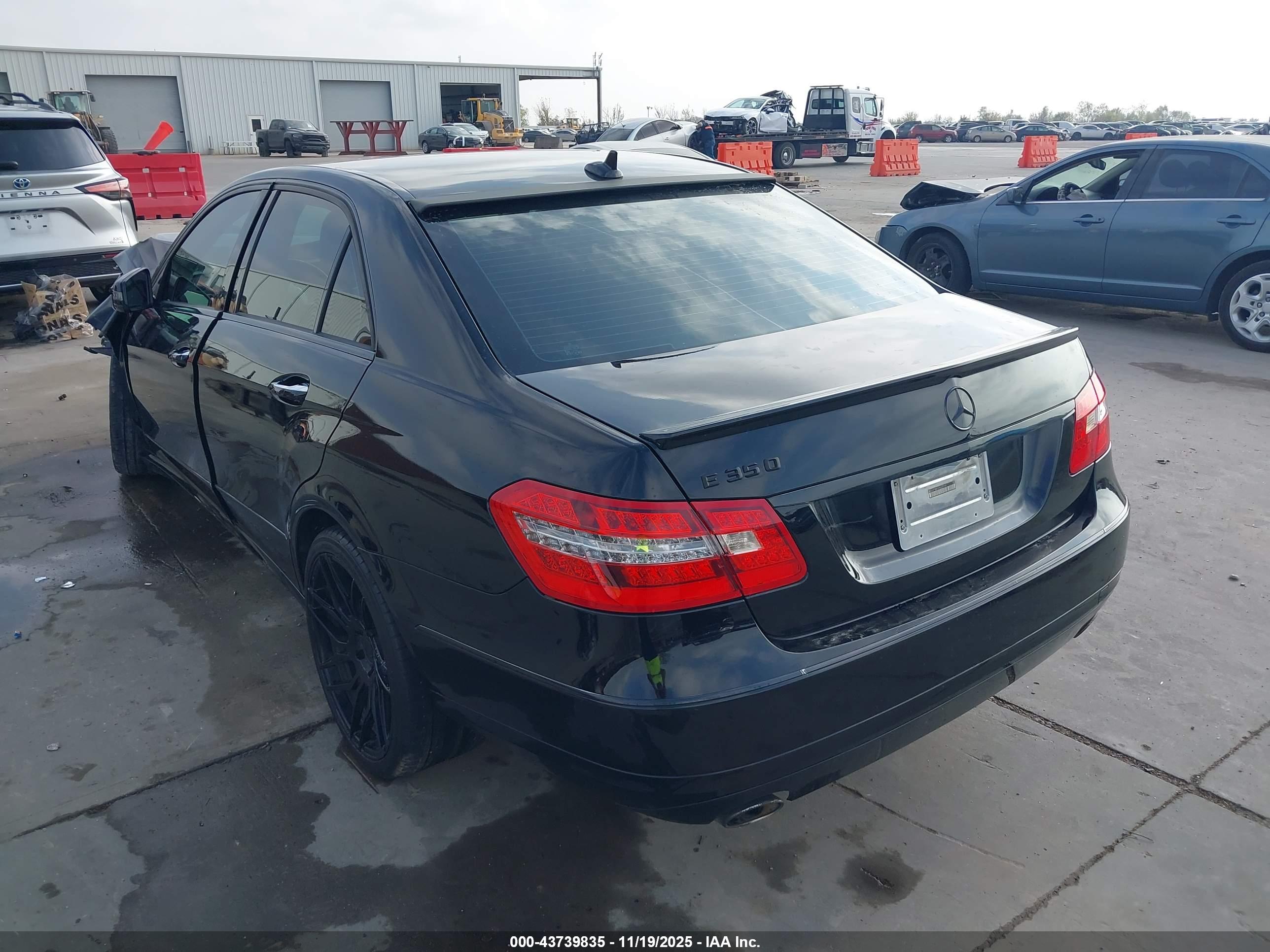 MERCEDES-BENZ E image 3