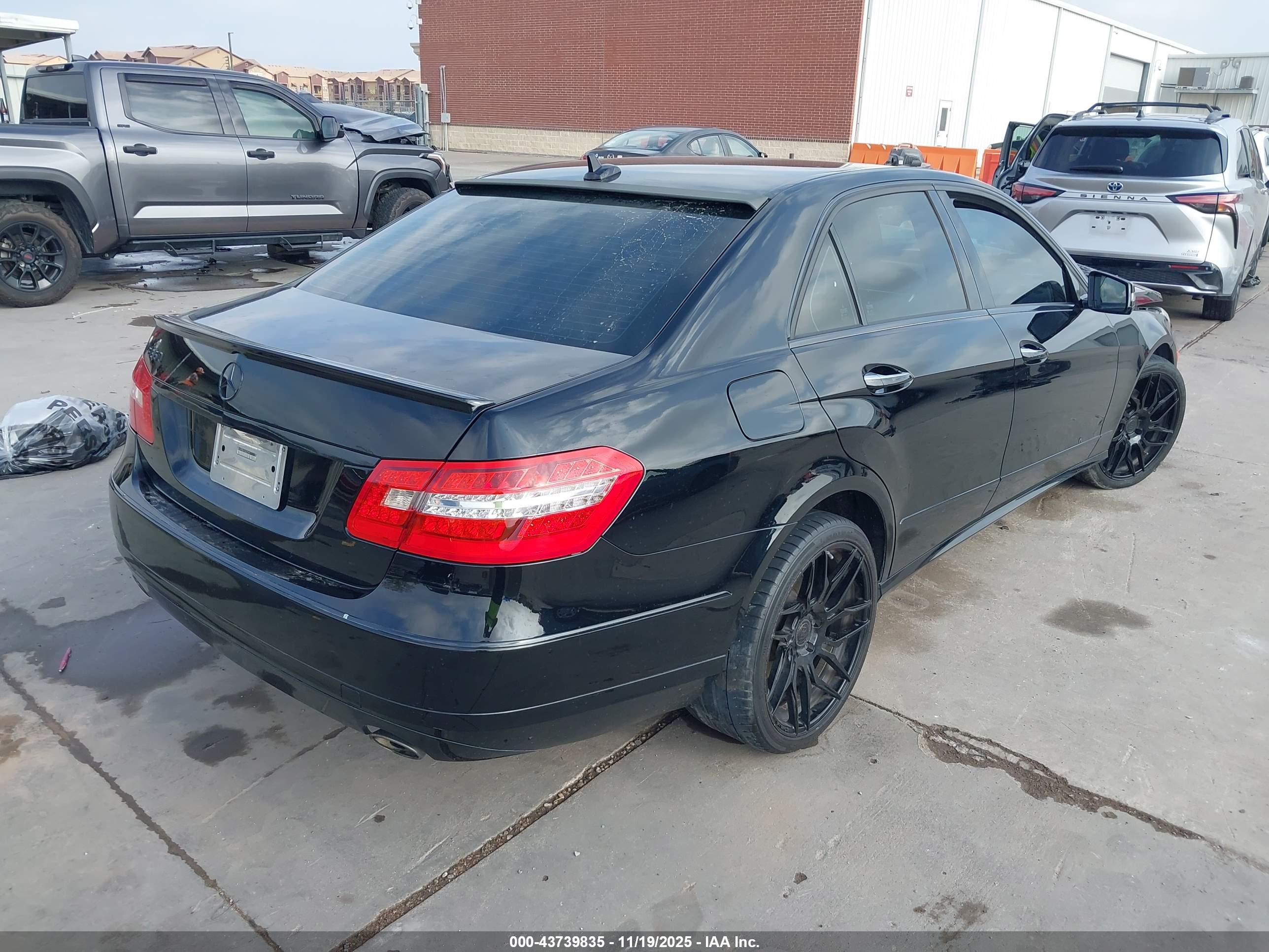 MERCEDES-BENZ E image 4