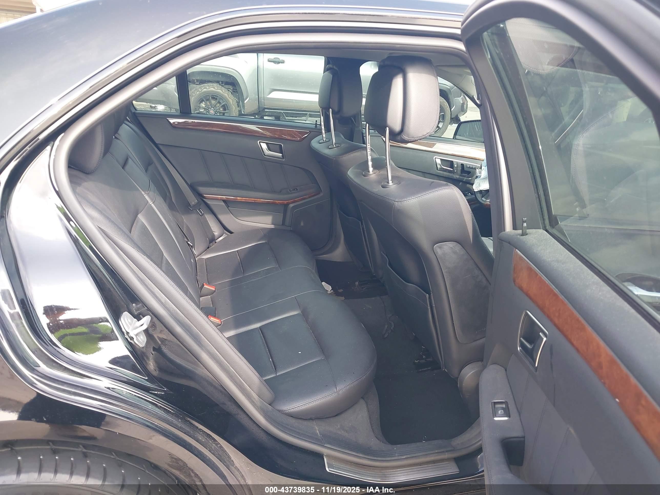 MERCEDES-BENZ E image 8