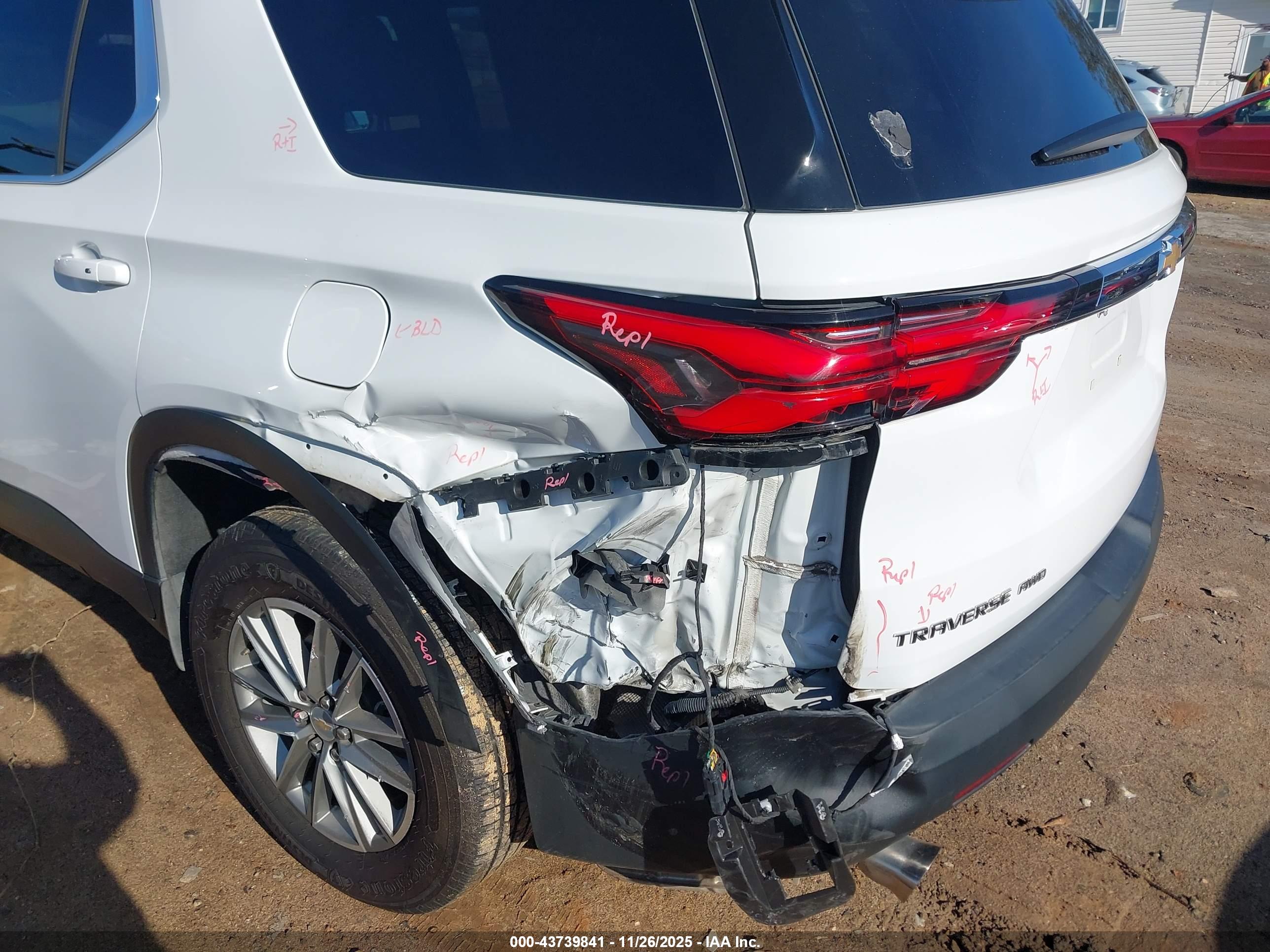 CHEVROLET TRAVERSE image 6