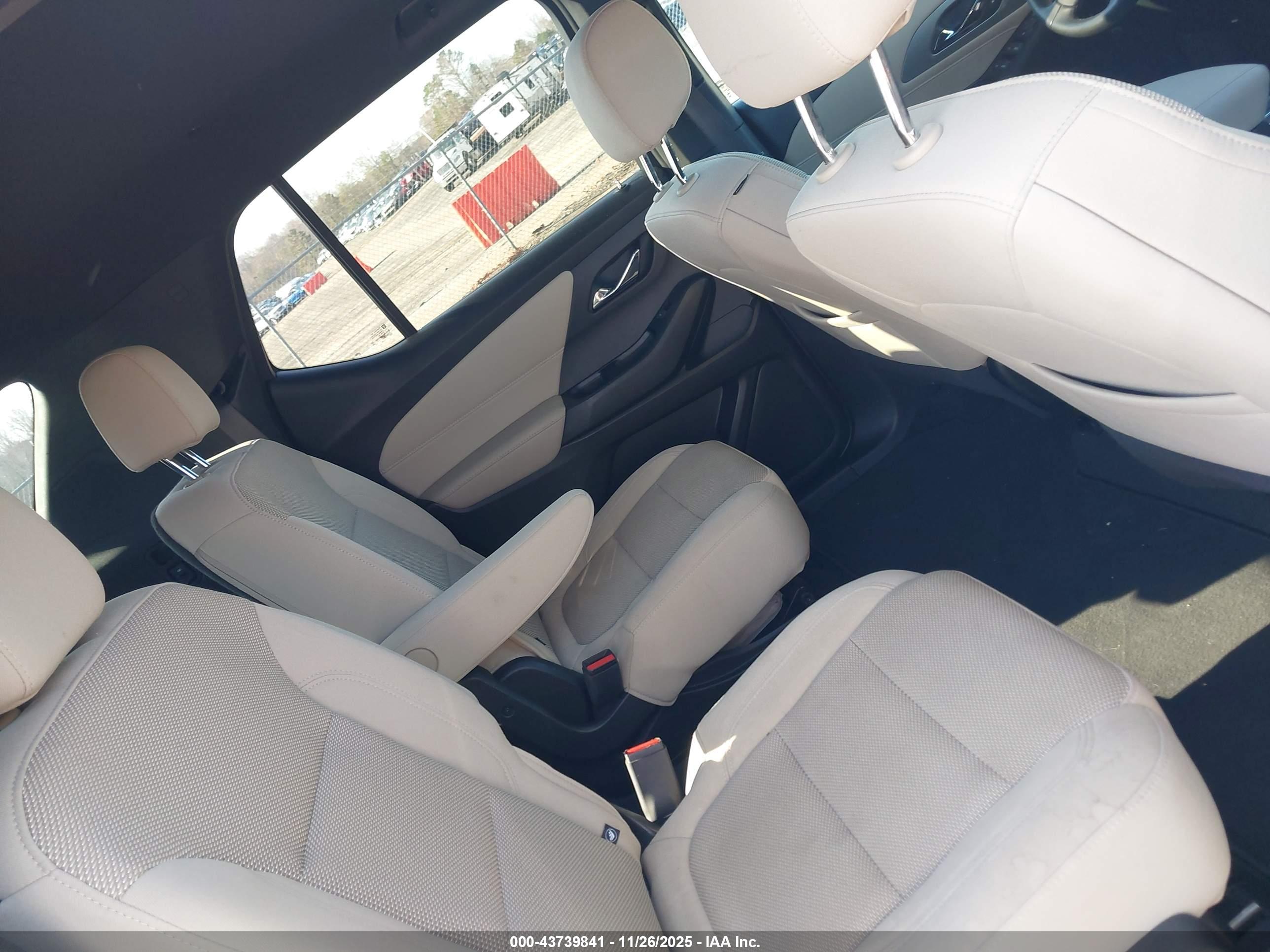 CHEVROLET TRAVERSE image 8