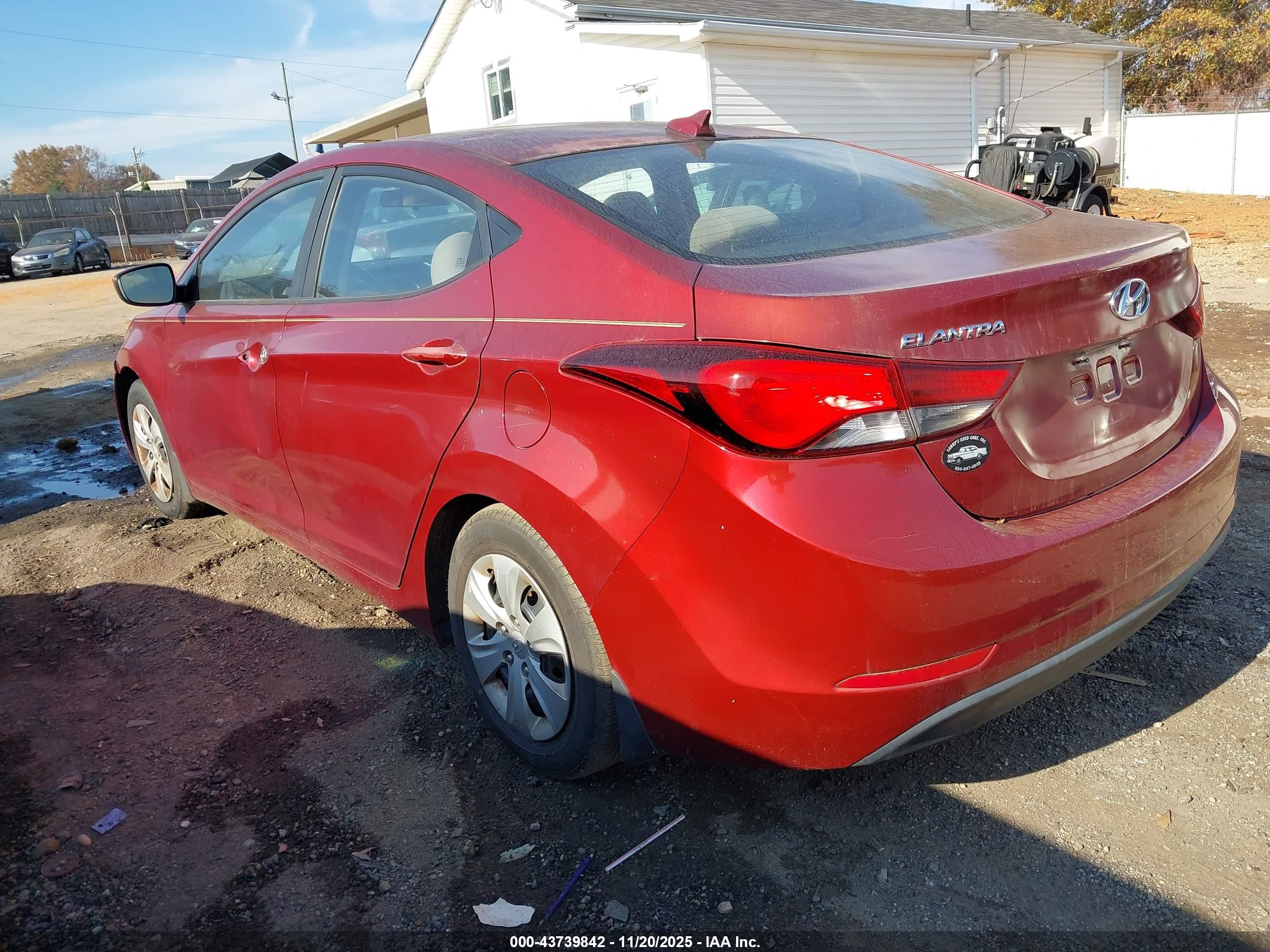 HYUNDAI ELANTRA image 3