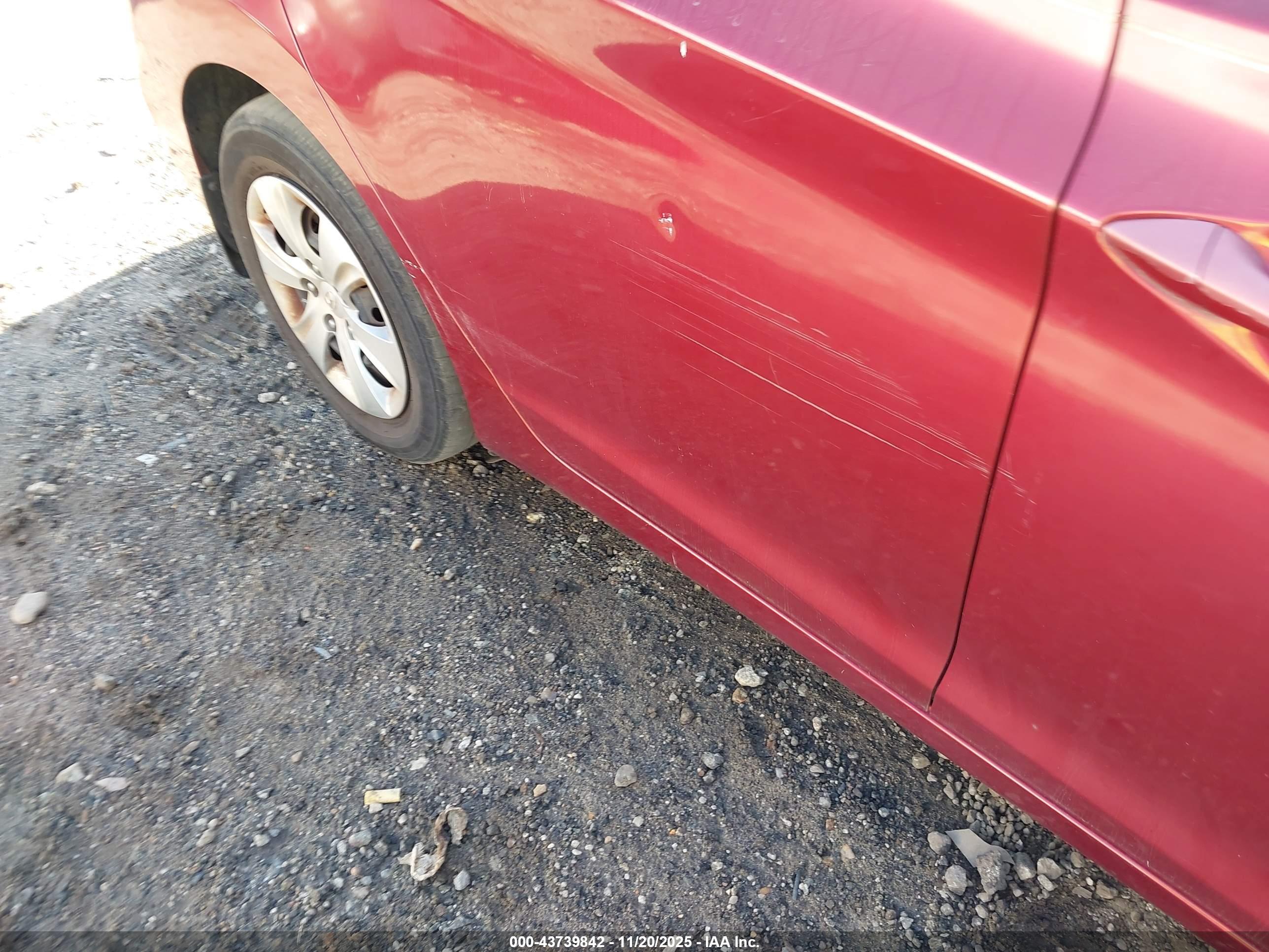 HYUNDAI ELANTRA image 6
