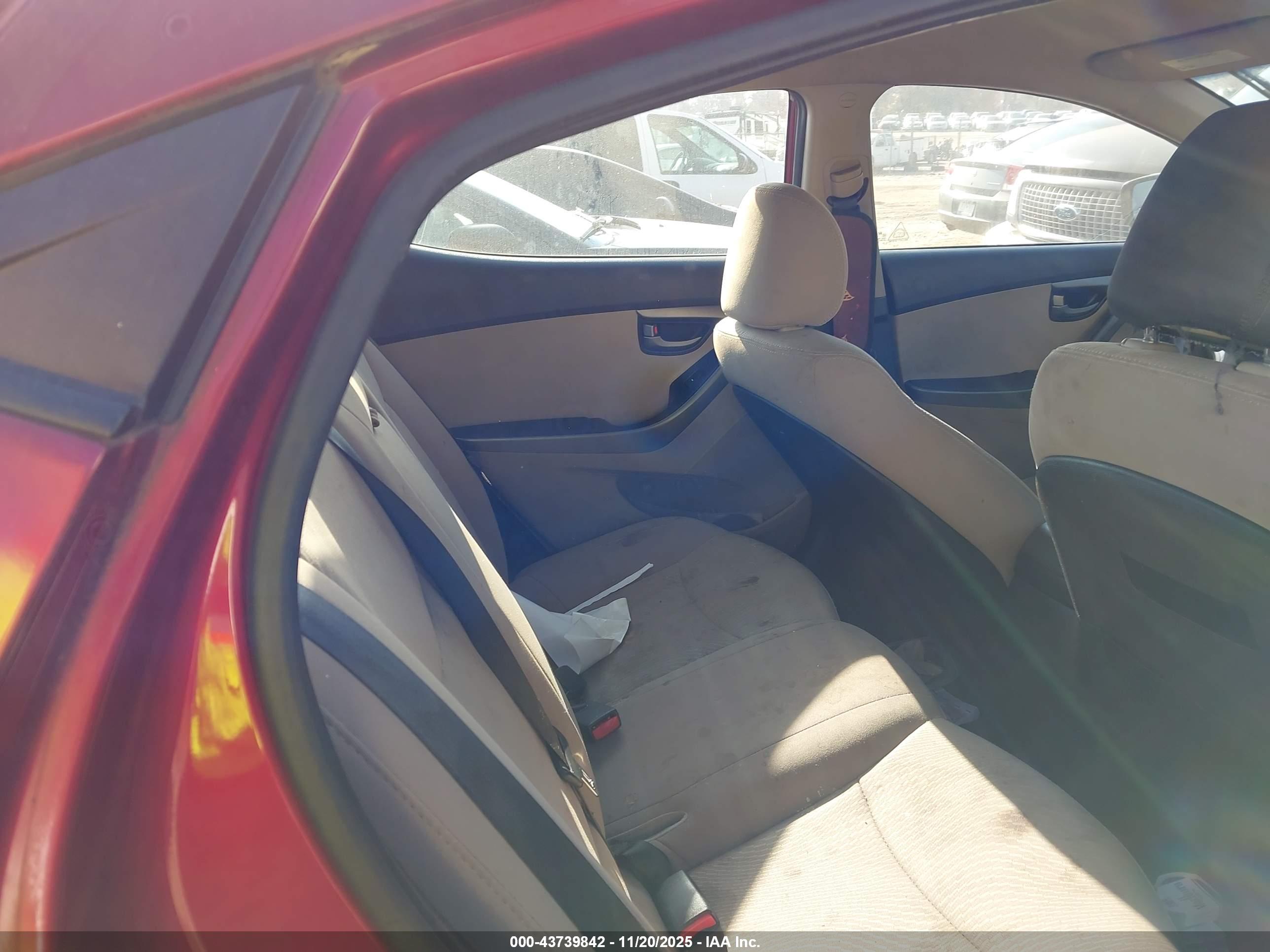 HYUNDAI ELANTRA image 8