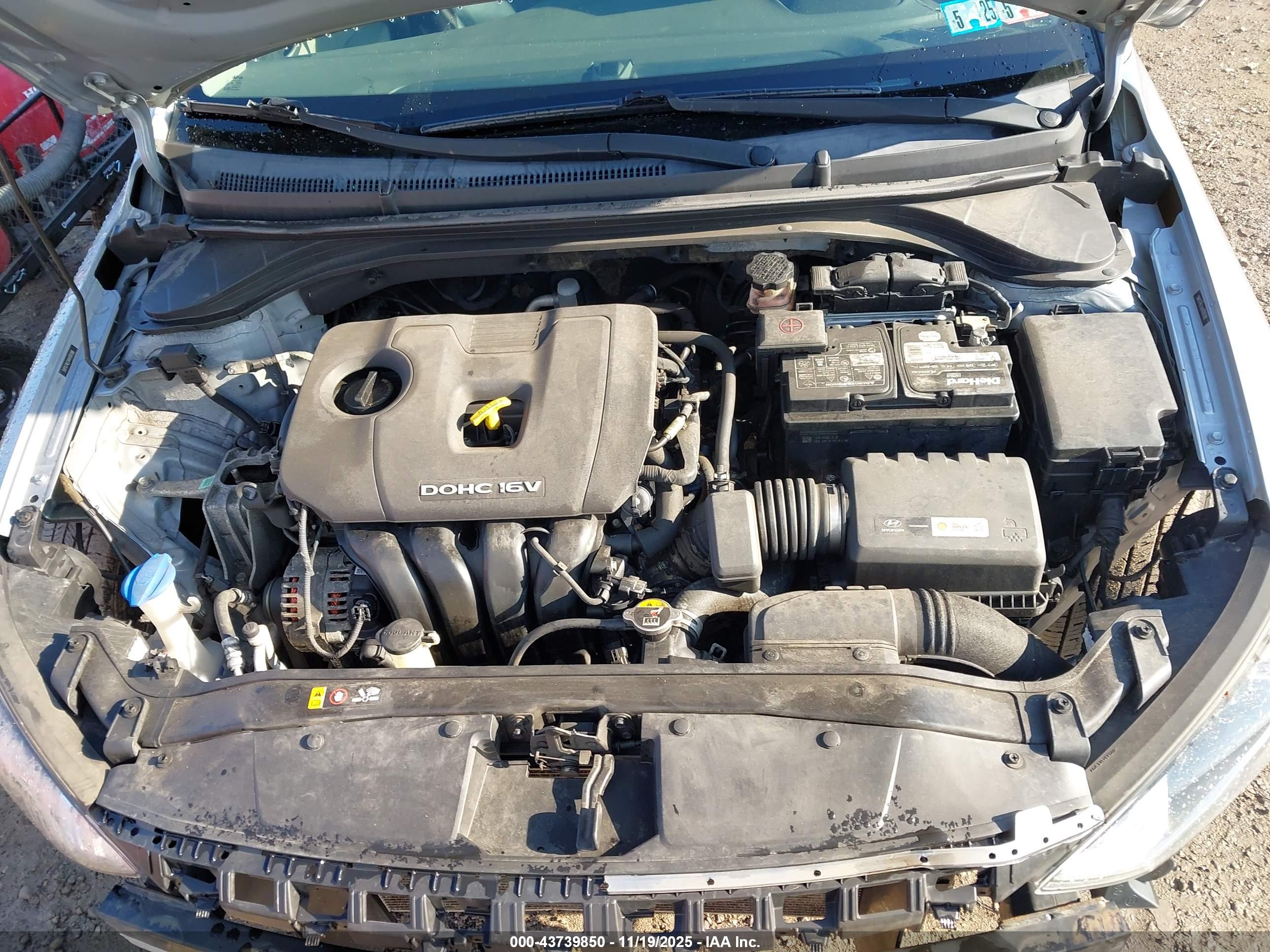 HYUNDAI ELANTRA image 10