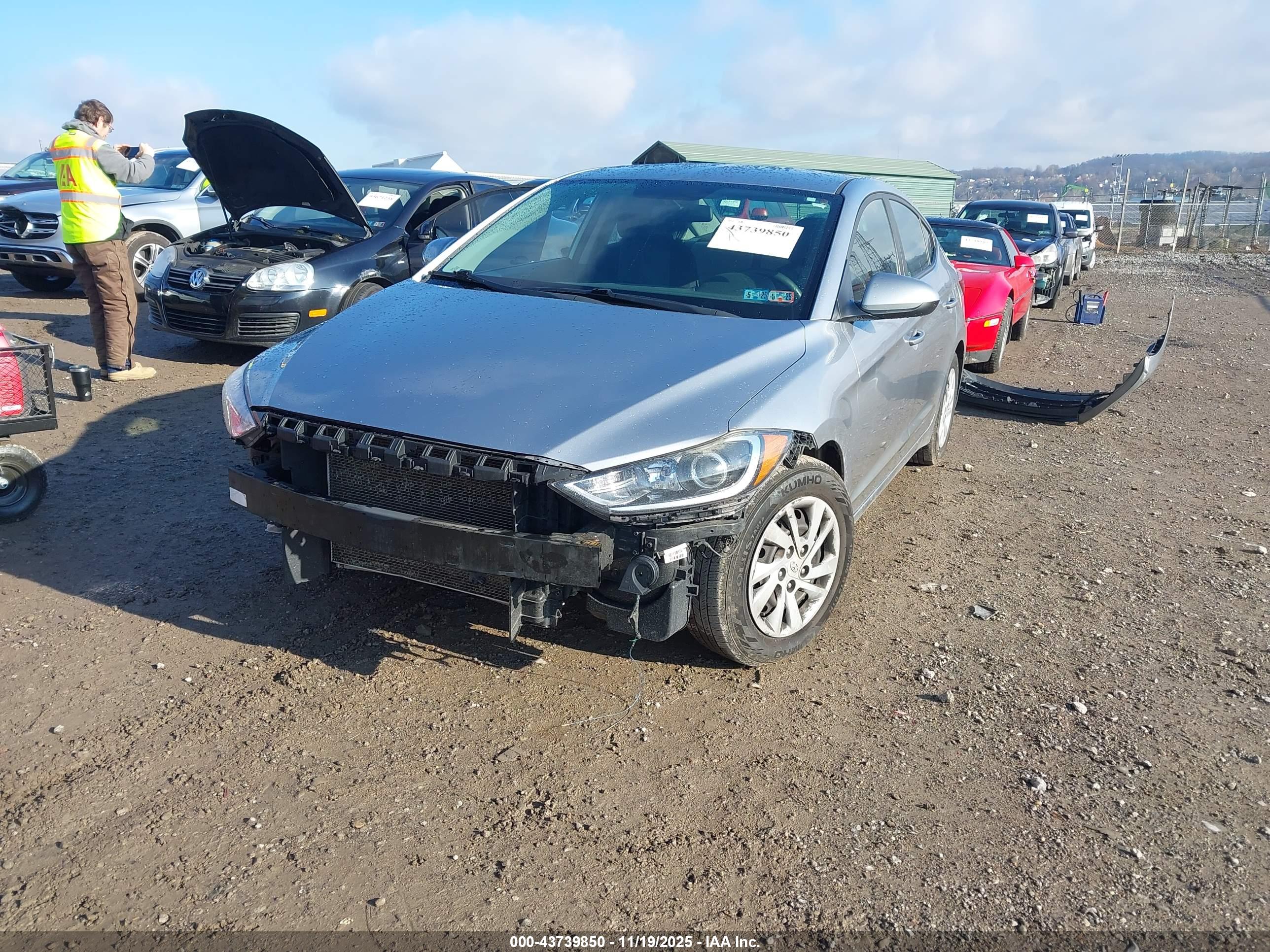 HYUNDAI ELANTRA image 2