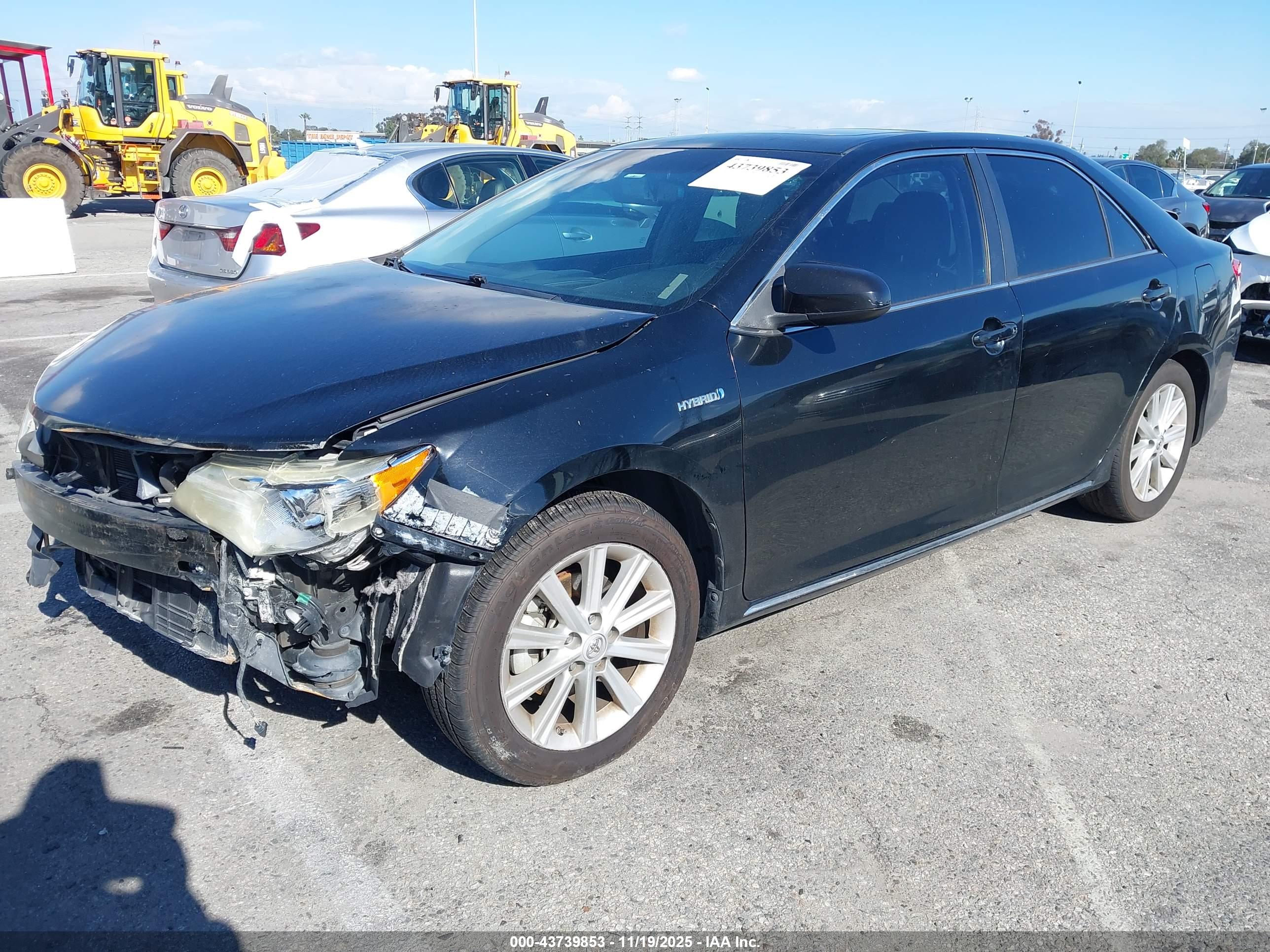 TOYOTA CAMRY image 2