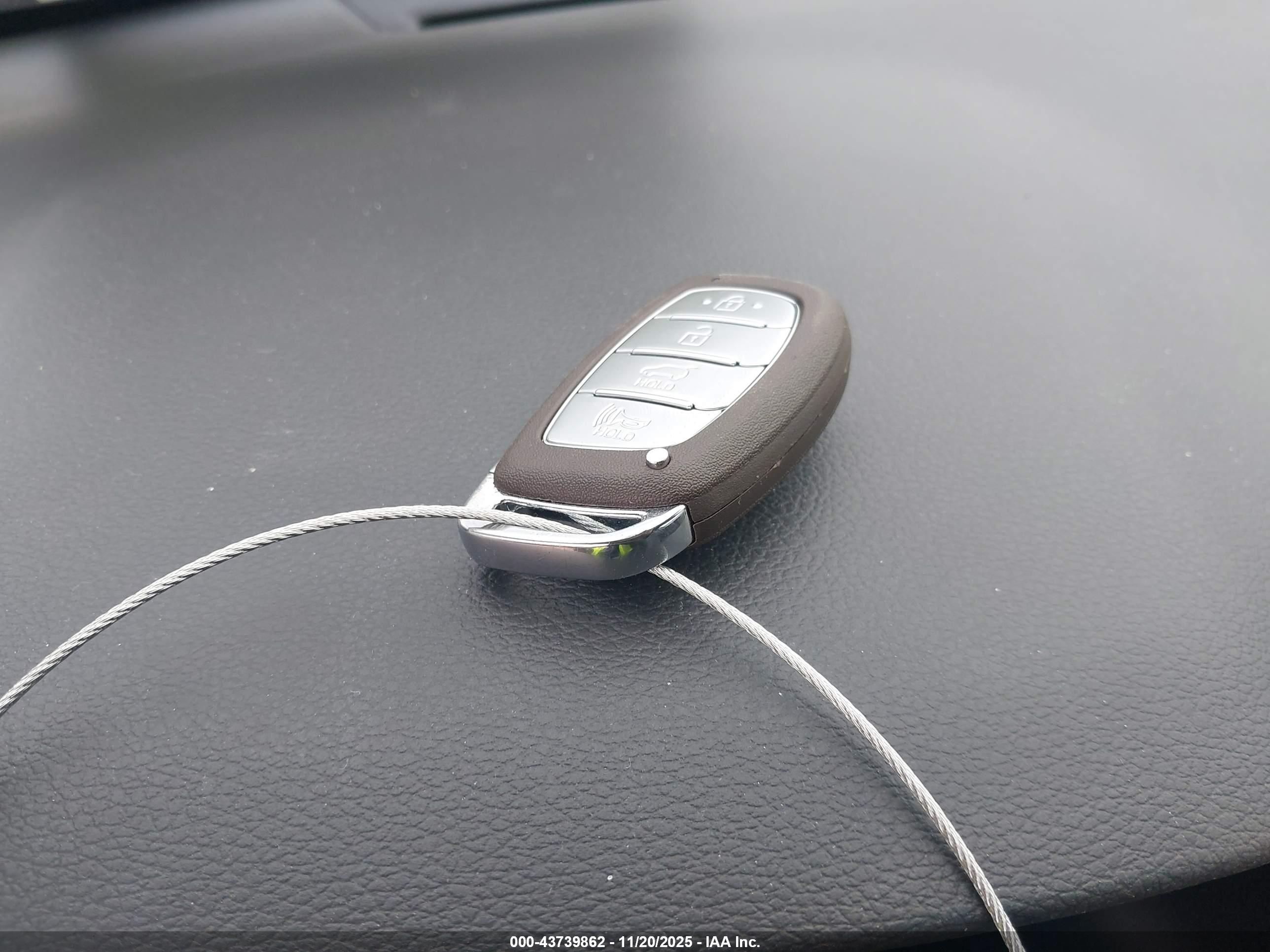 HYUNDAI TUCSON image 11