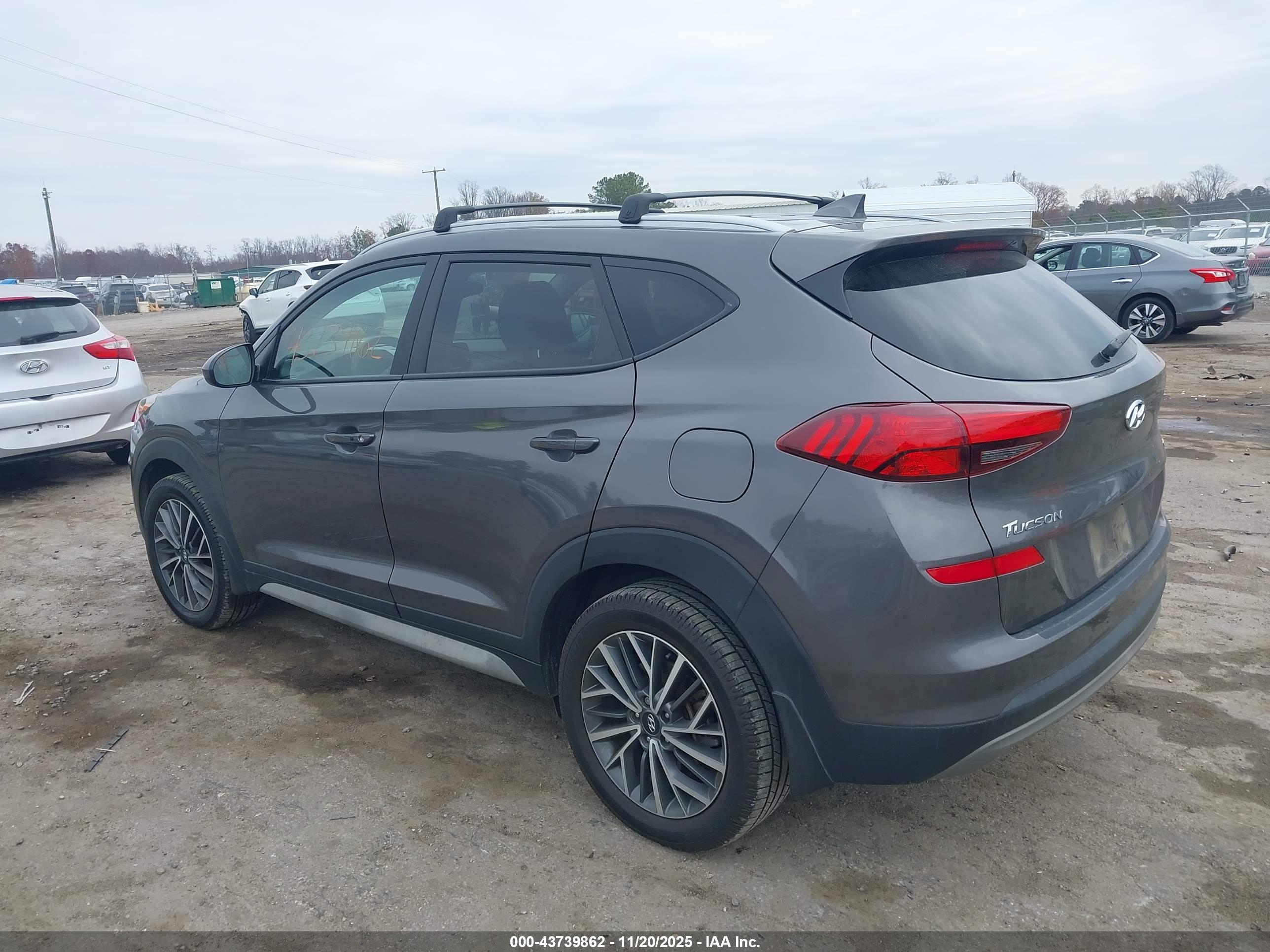 HYUNDAI TUCSON image 3