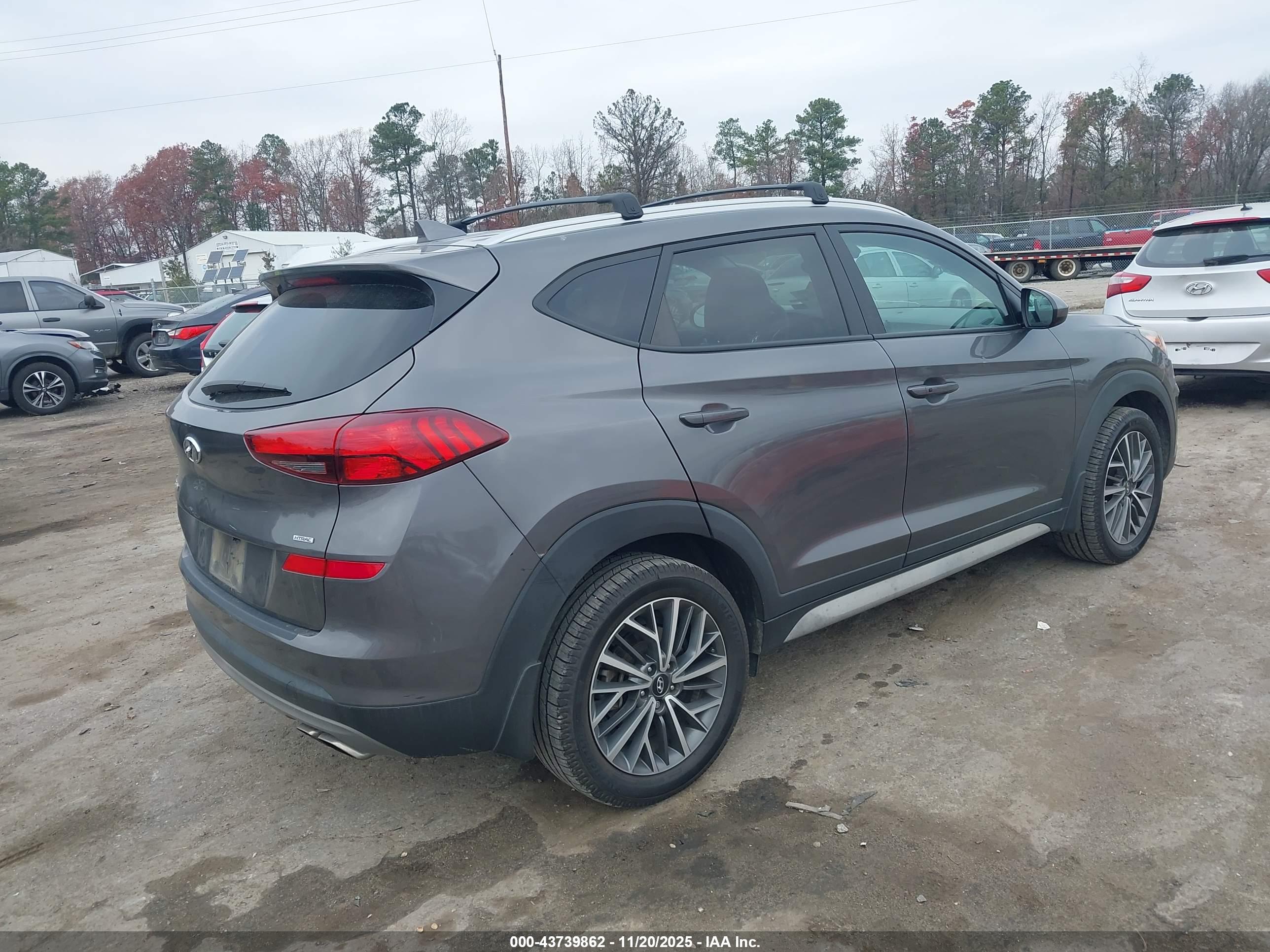 HYUNDAI TUCSON image 4