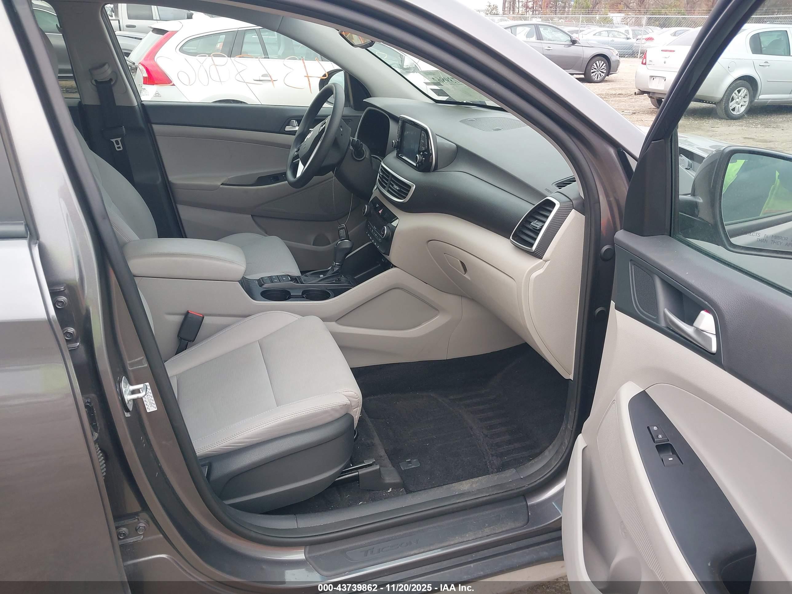 HYUNDAI TUCSON image 5