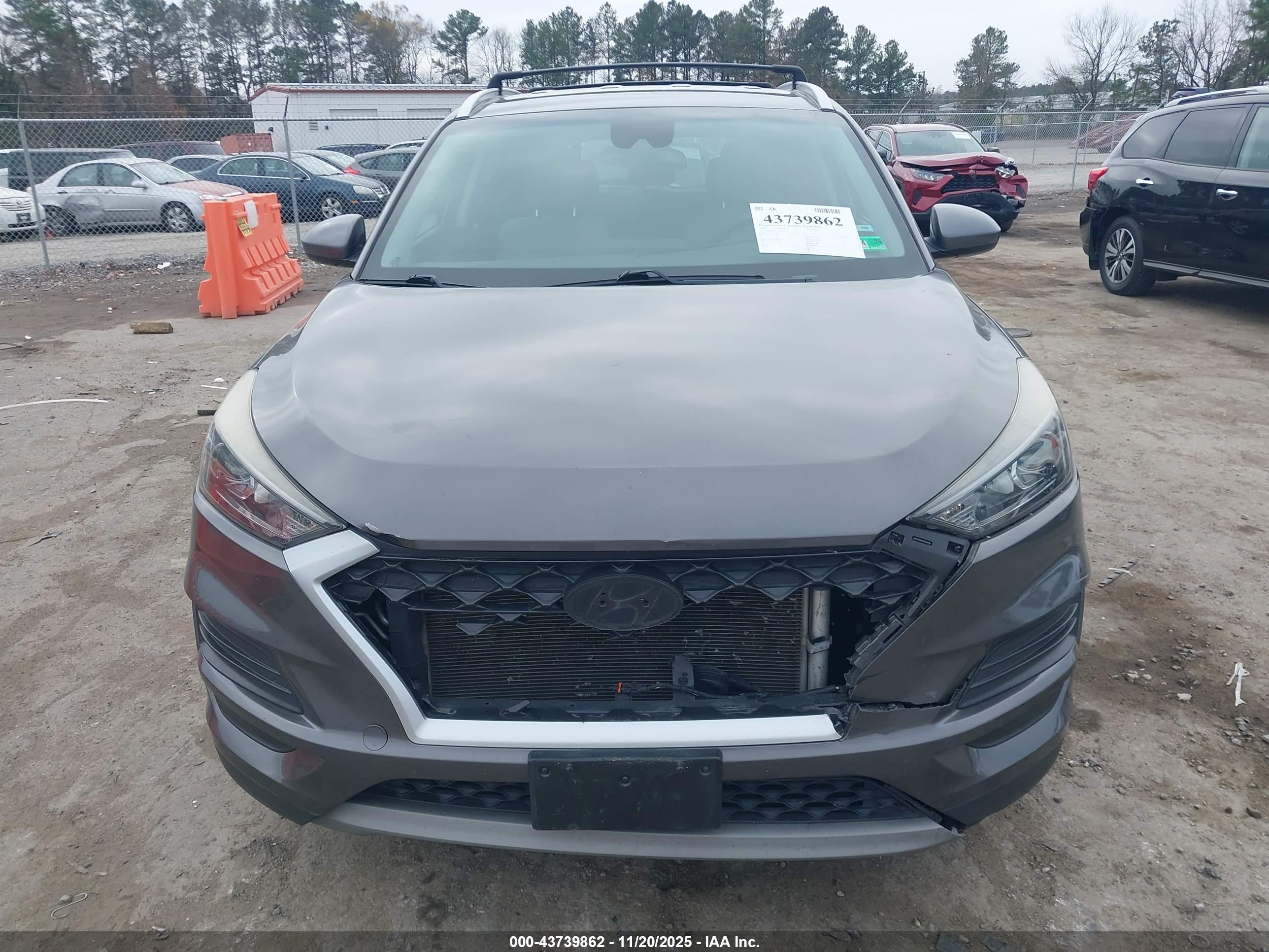 HYUNDAI TUCSON image 6