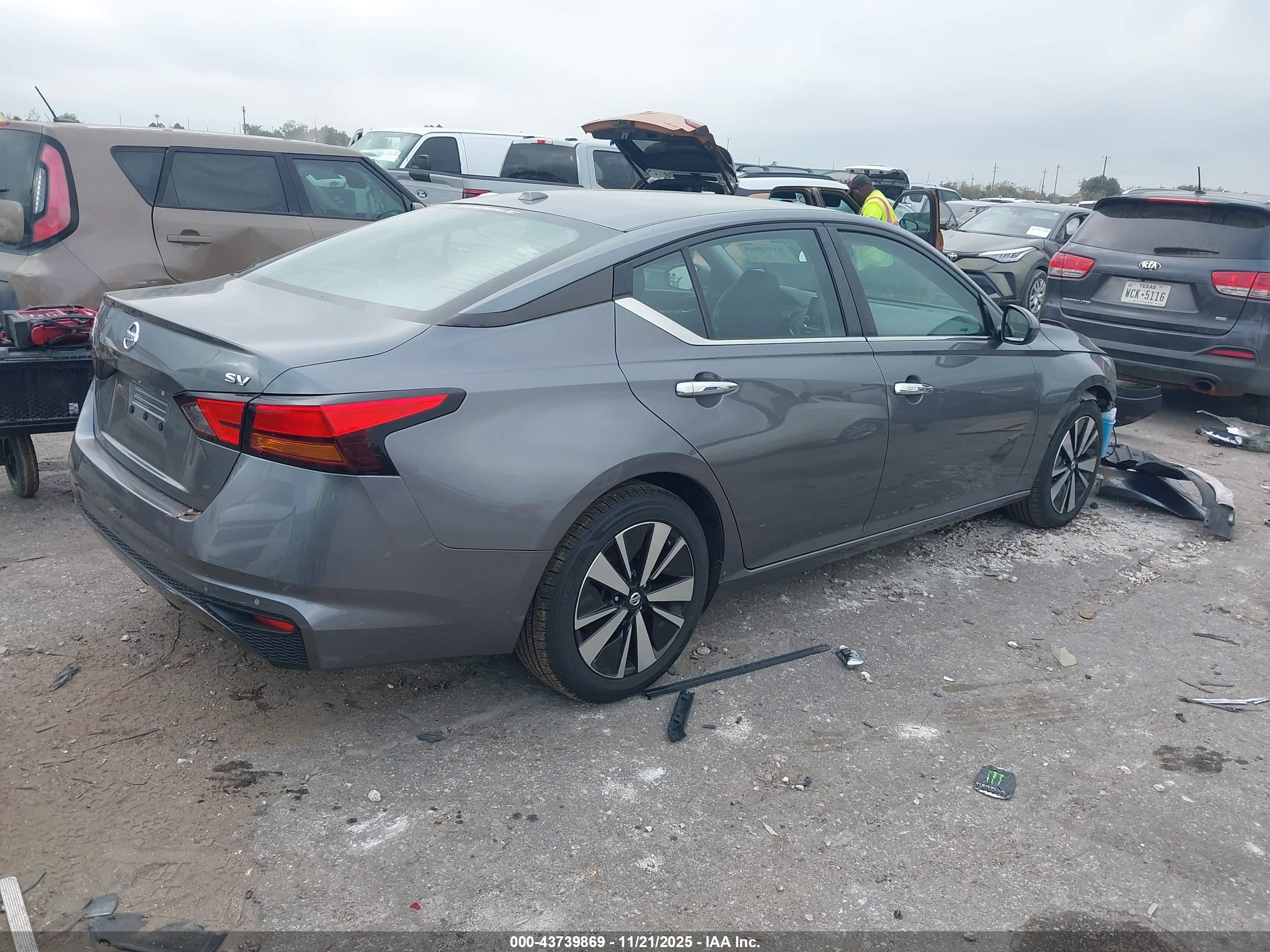 NISSAN ALTIMA image 4