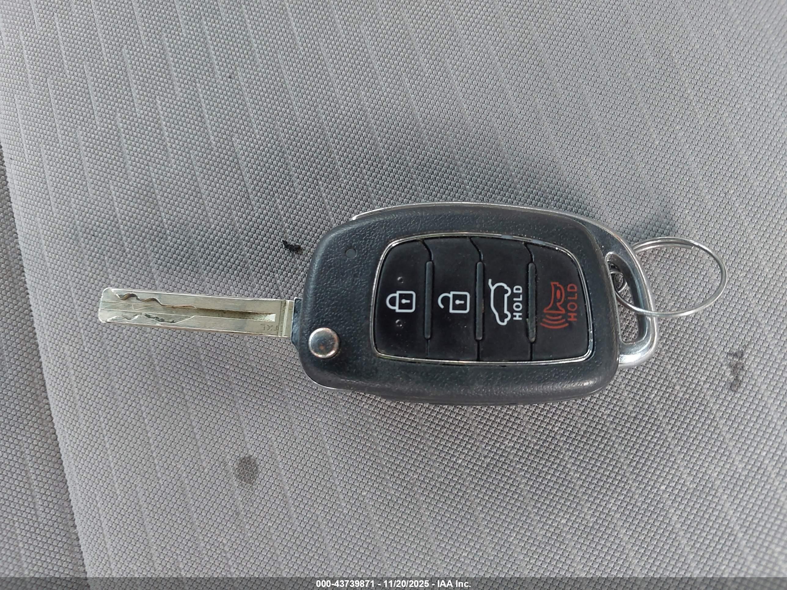 HYUNDAI TUCSON image 11