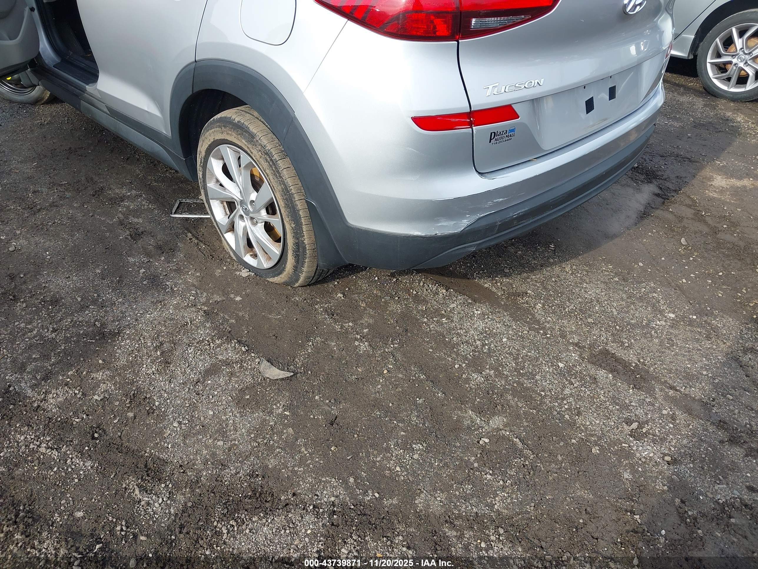 HYUNDAI TUCSON image 6