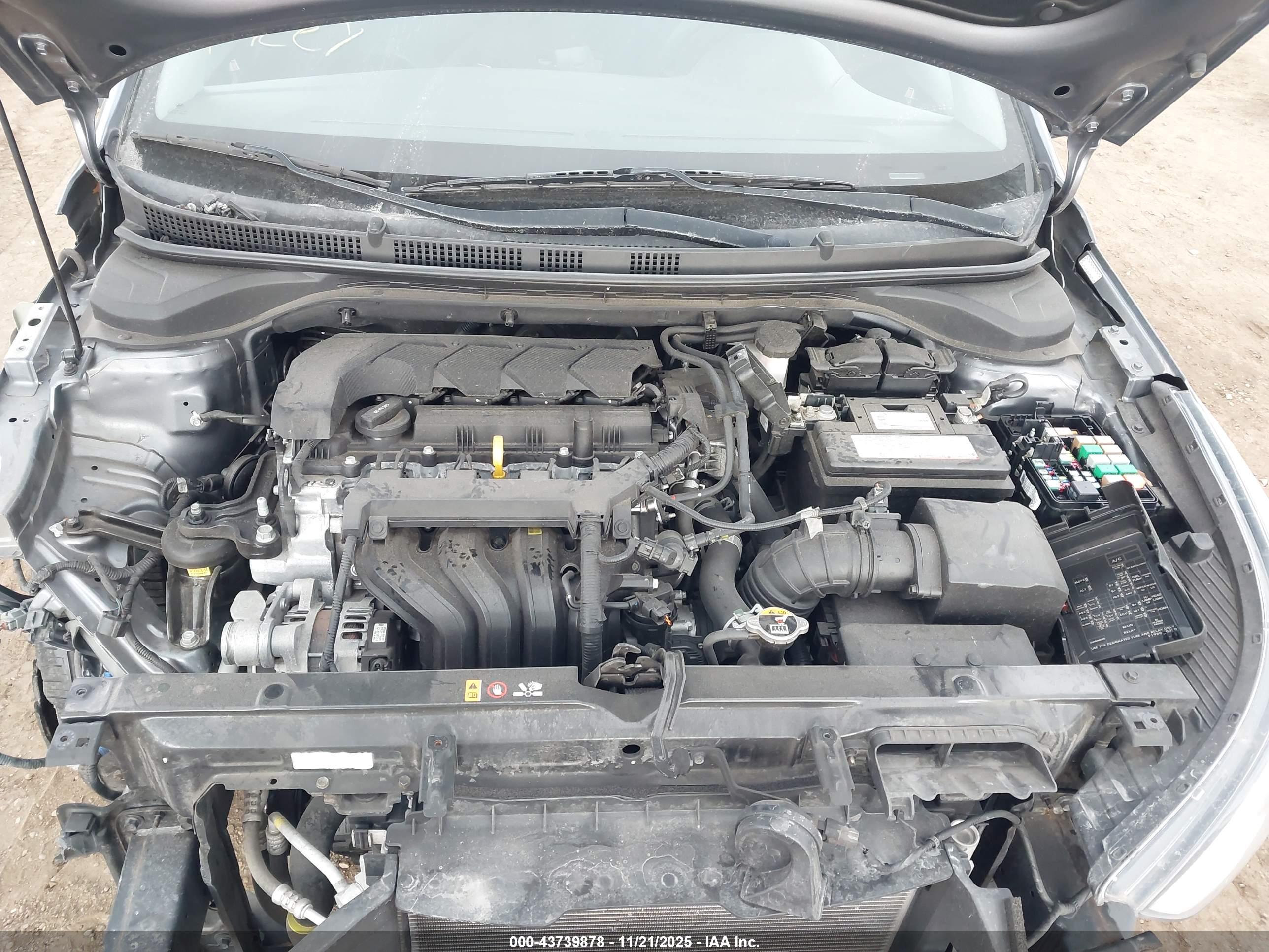HYUNDAI ACCENT image 10