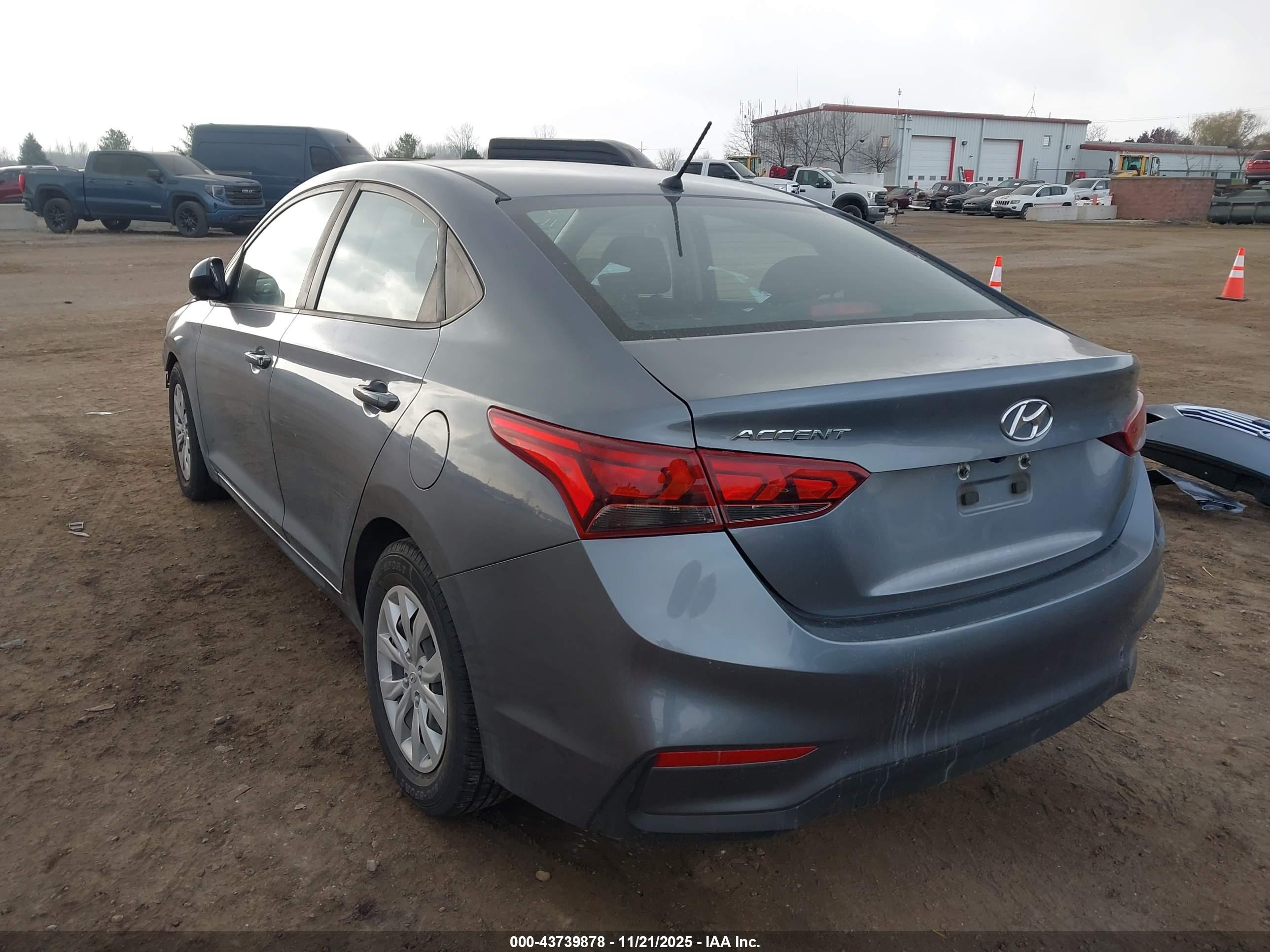 HYUNDAI ACCENT image 3