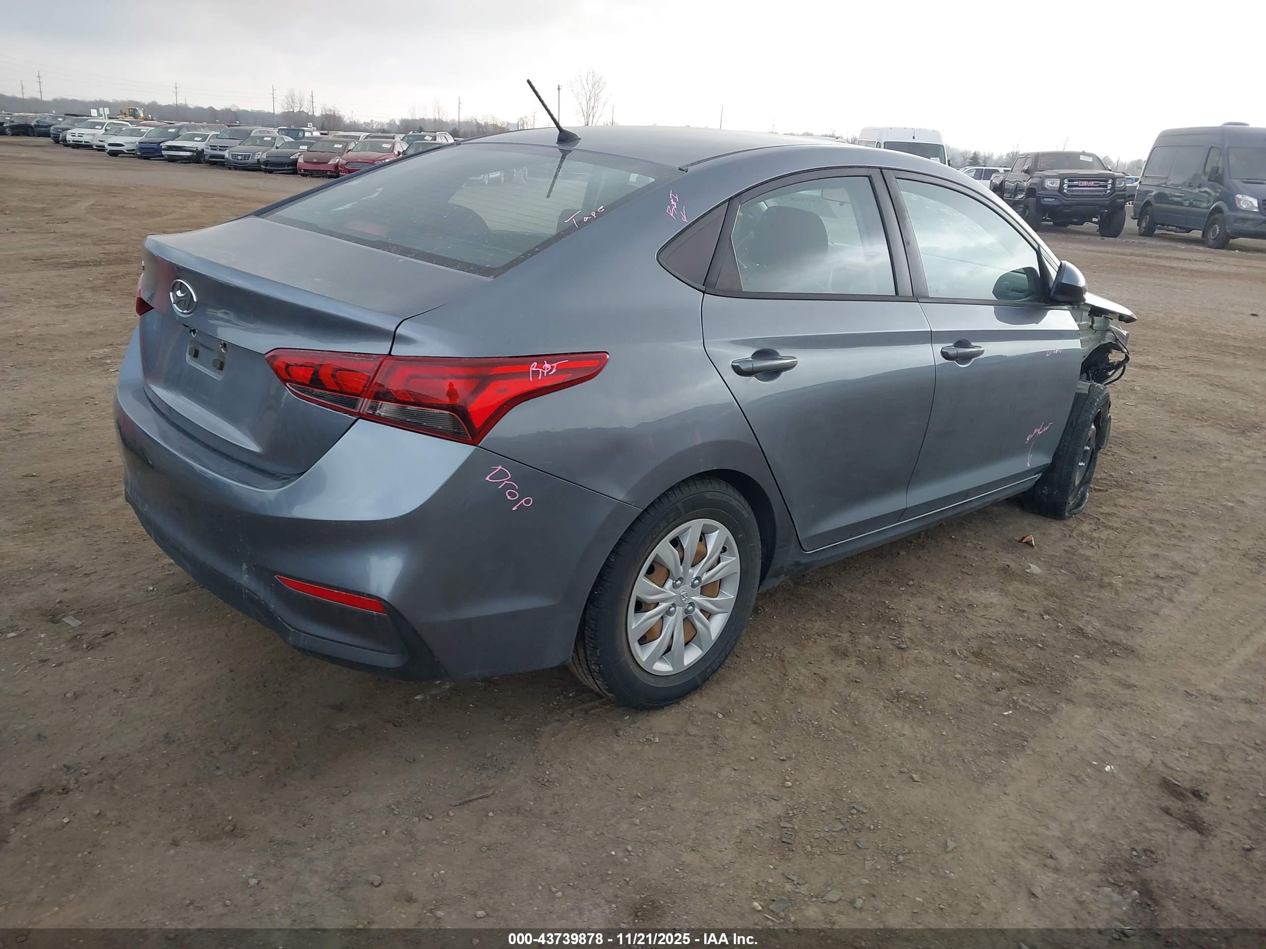HYUNDAI ACCENT image 4