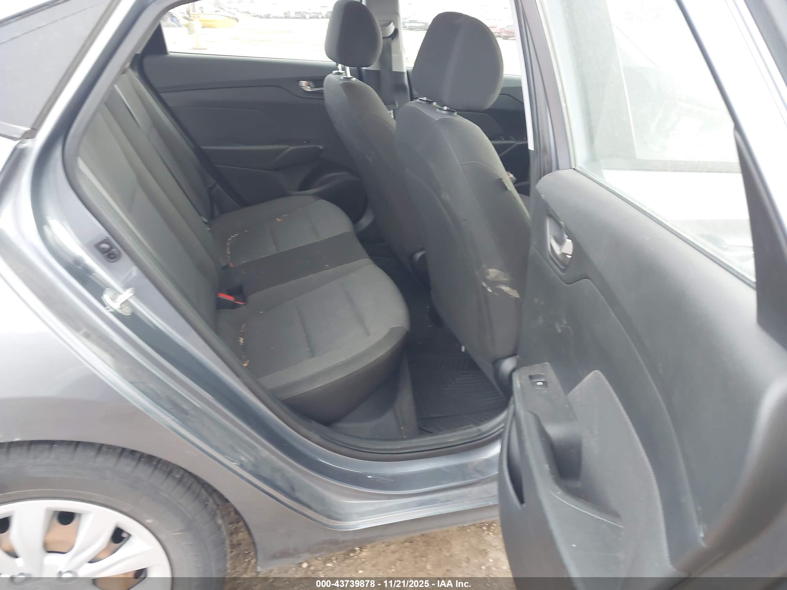 HYUNDAI ACCENT image 8