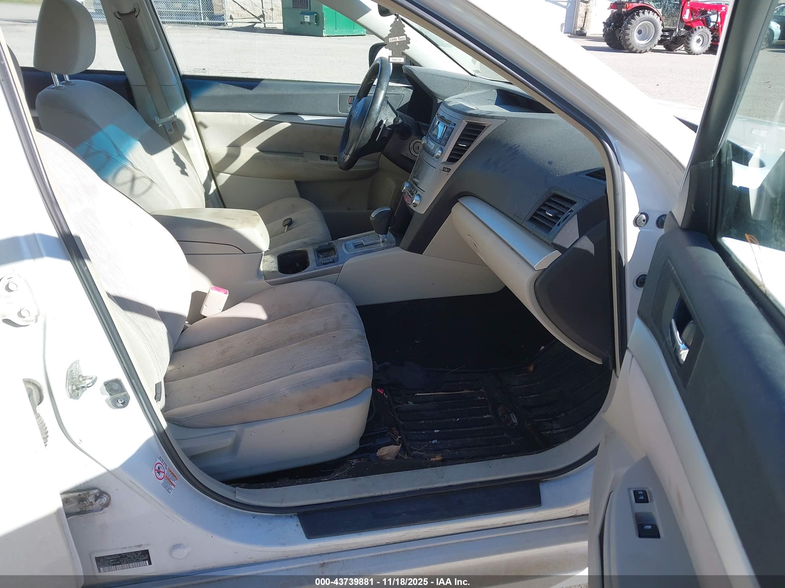 SUBARU LEGACY image 5