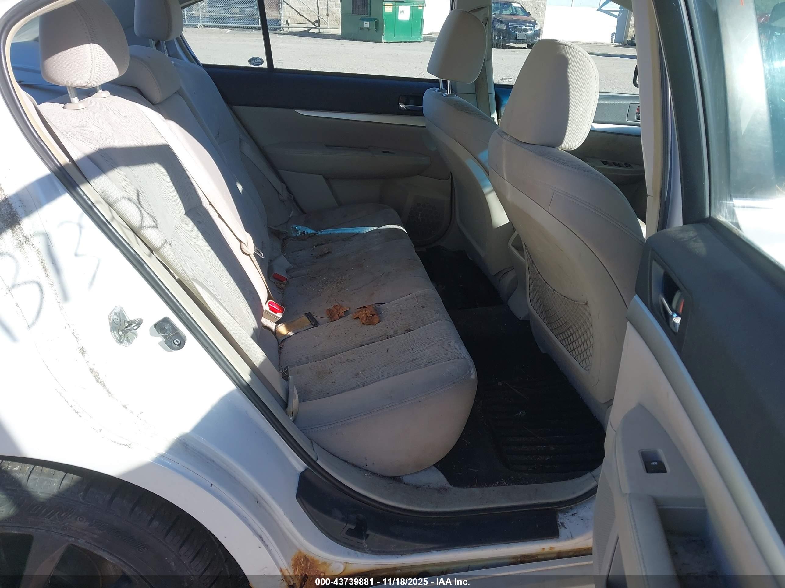 SUBARU LEGACY image 8