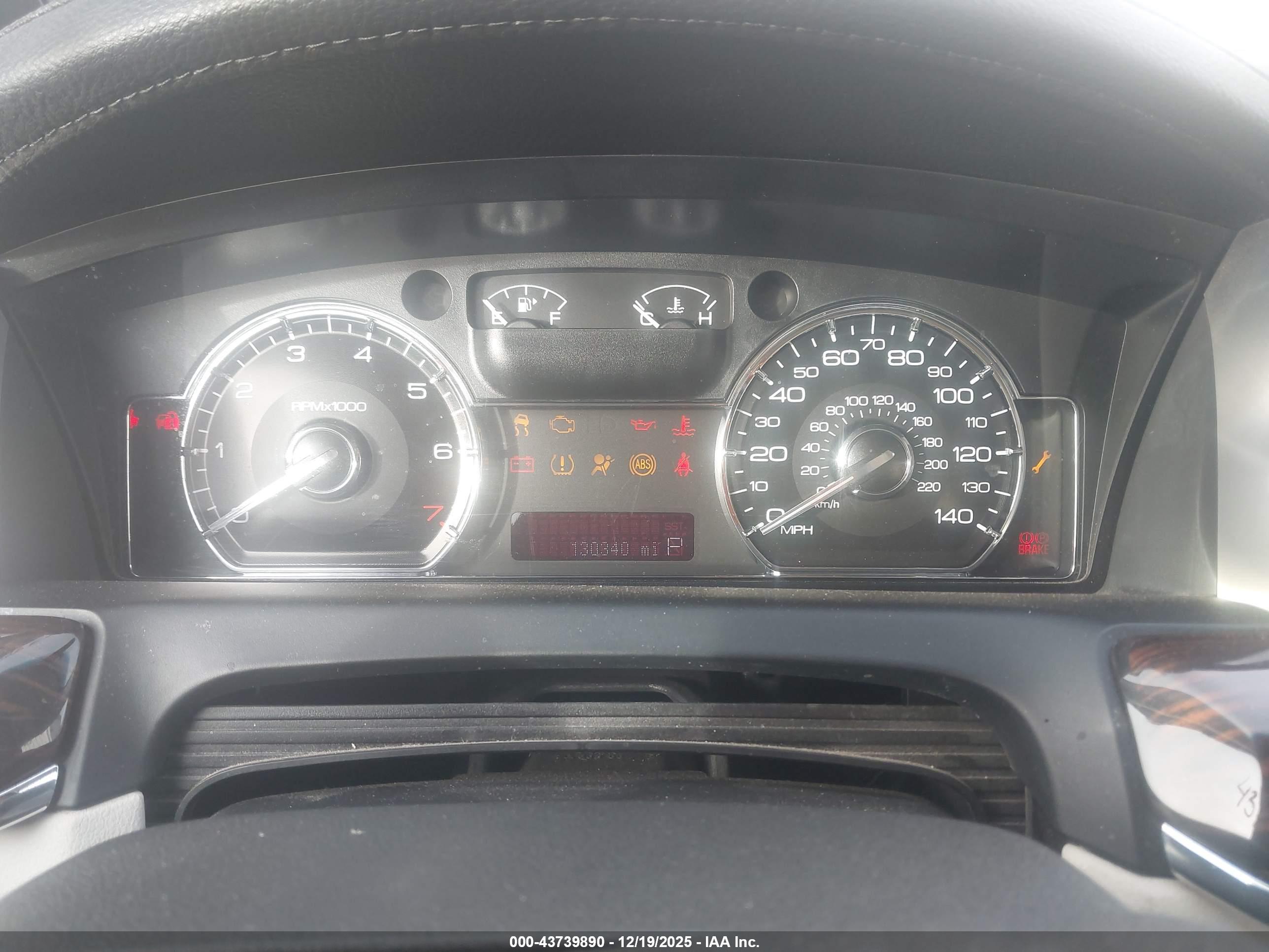 LINCOLN MKS image 7
