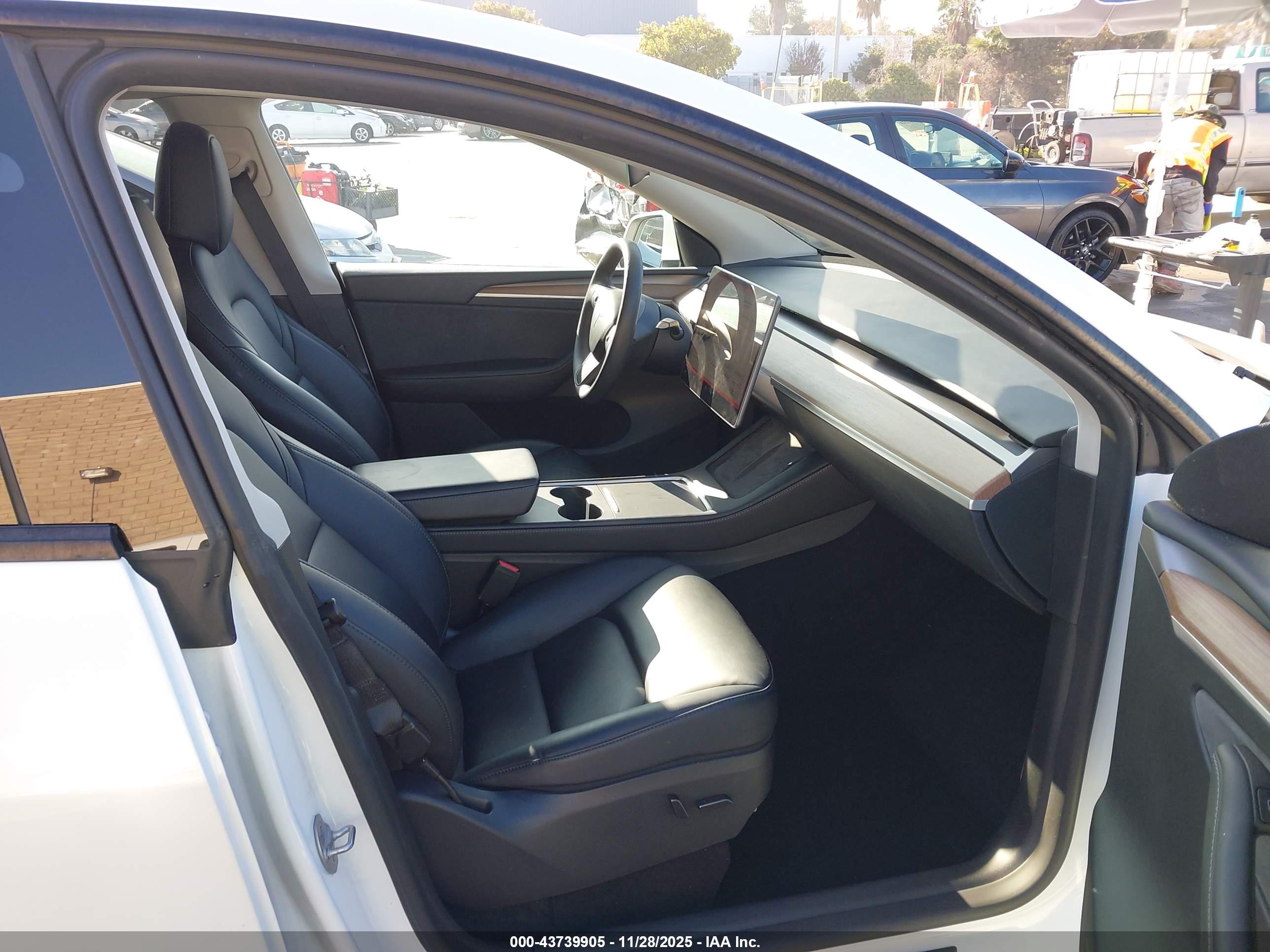 TESLA MODEL image 5