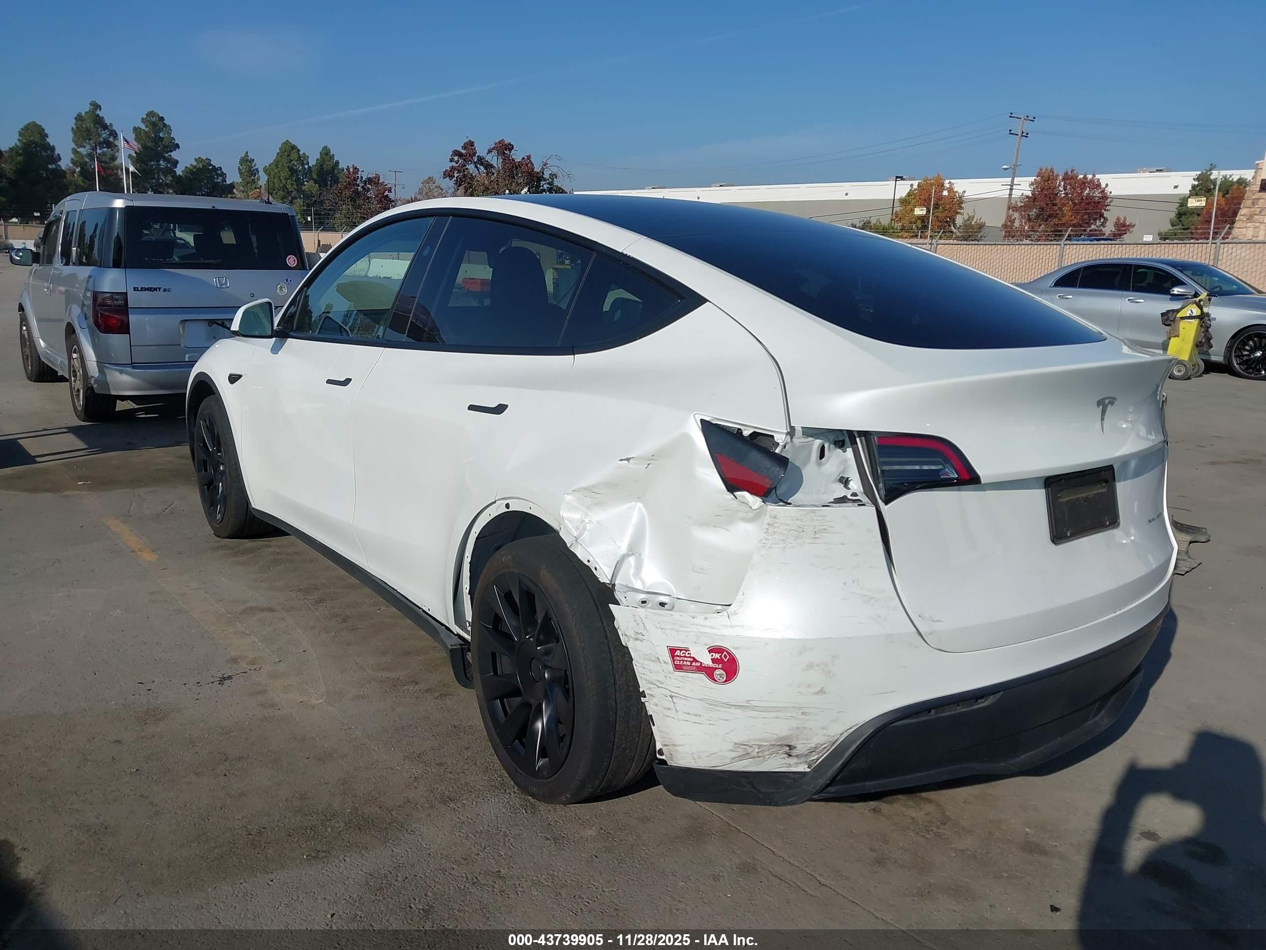 TESLA MODEL image 6