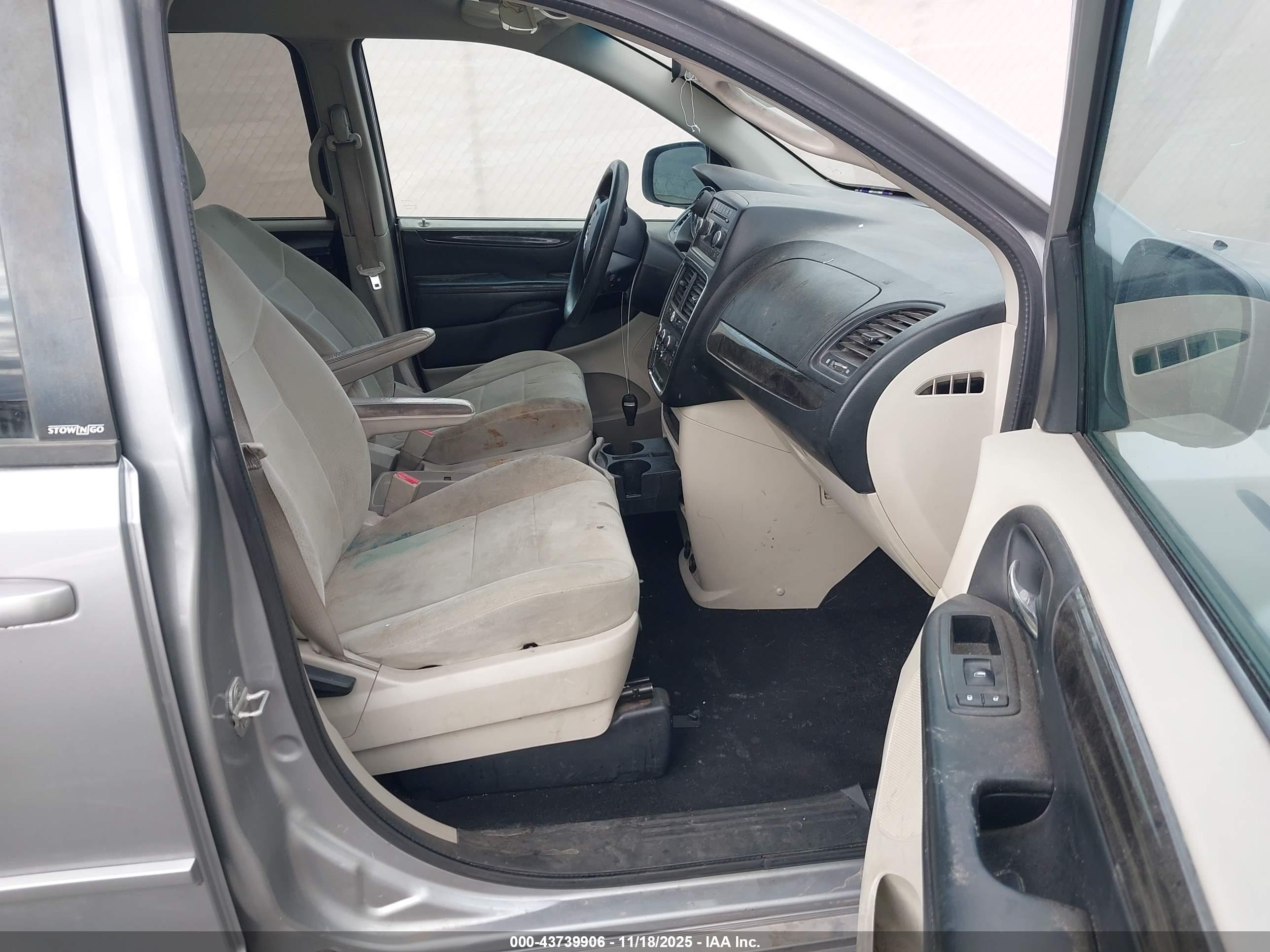 DODGE GRAND image 5